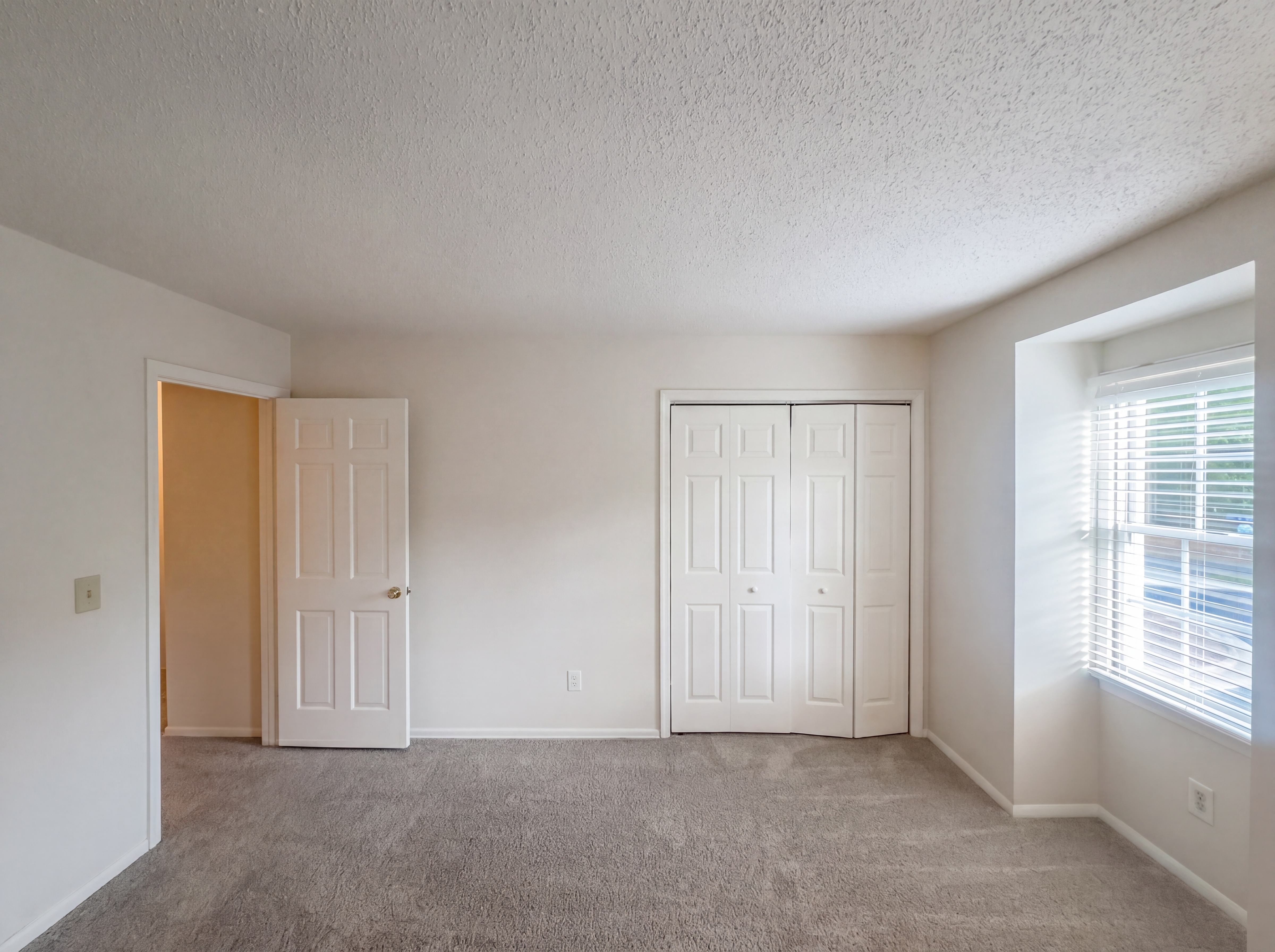 Photo 13 of 21 of 3229 Regents Park Ln, Greensboro, NC