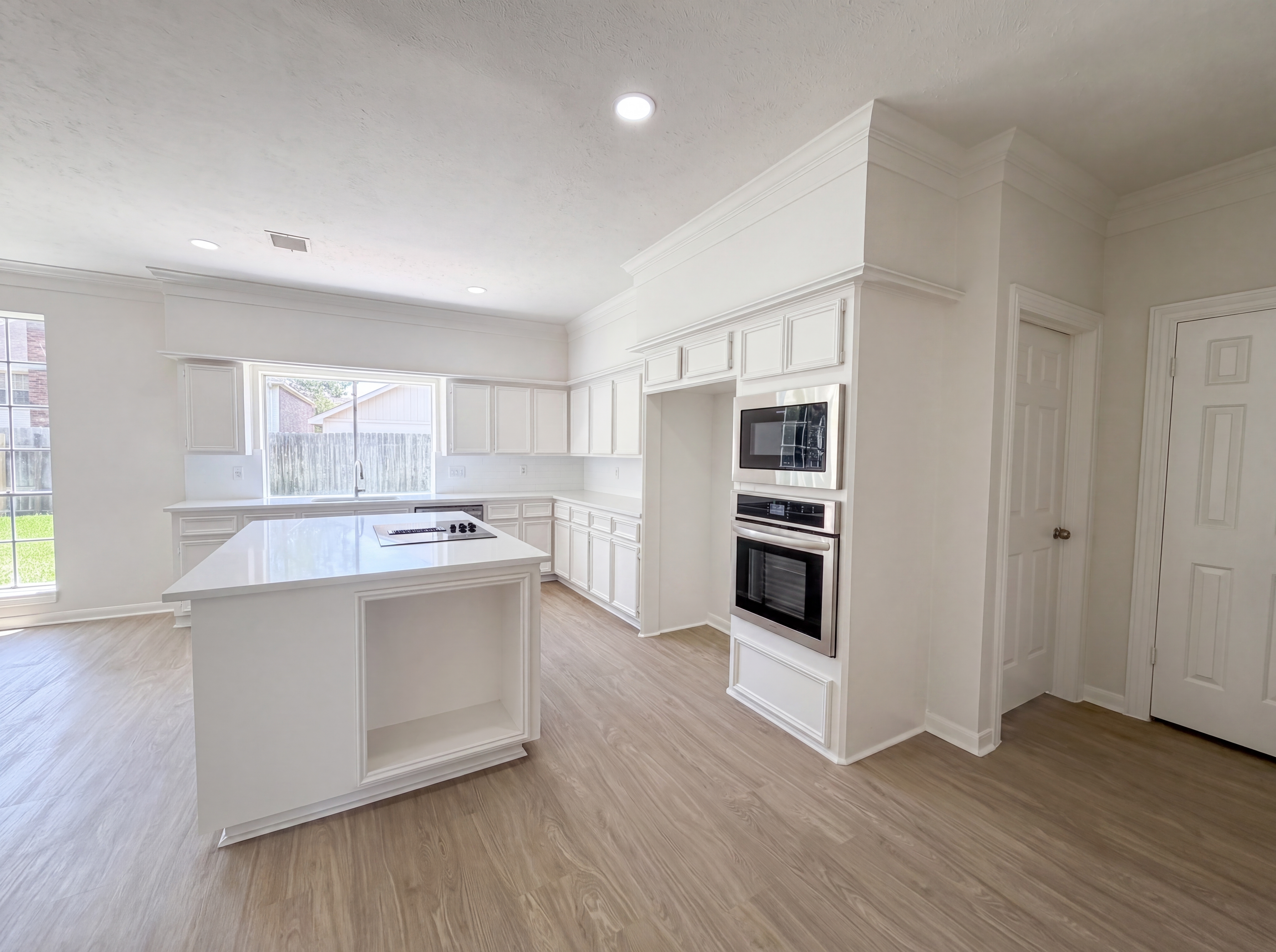 Photo 2 of 22 of 2124 Wimbleton Ct, Pearland, TX