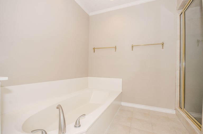 Photo 16 of 28 - 6436 Genstar Ln, Dallas, TX 75252