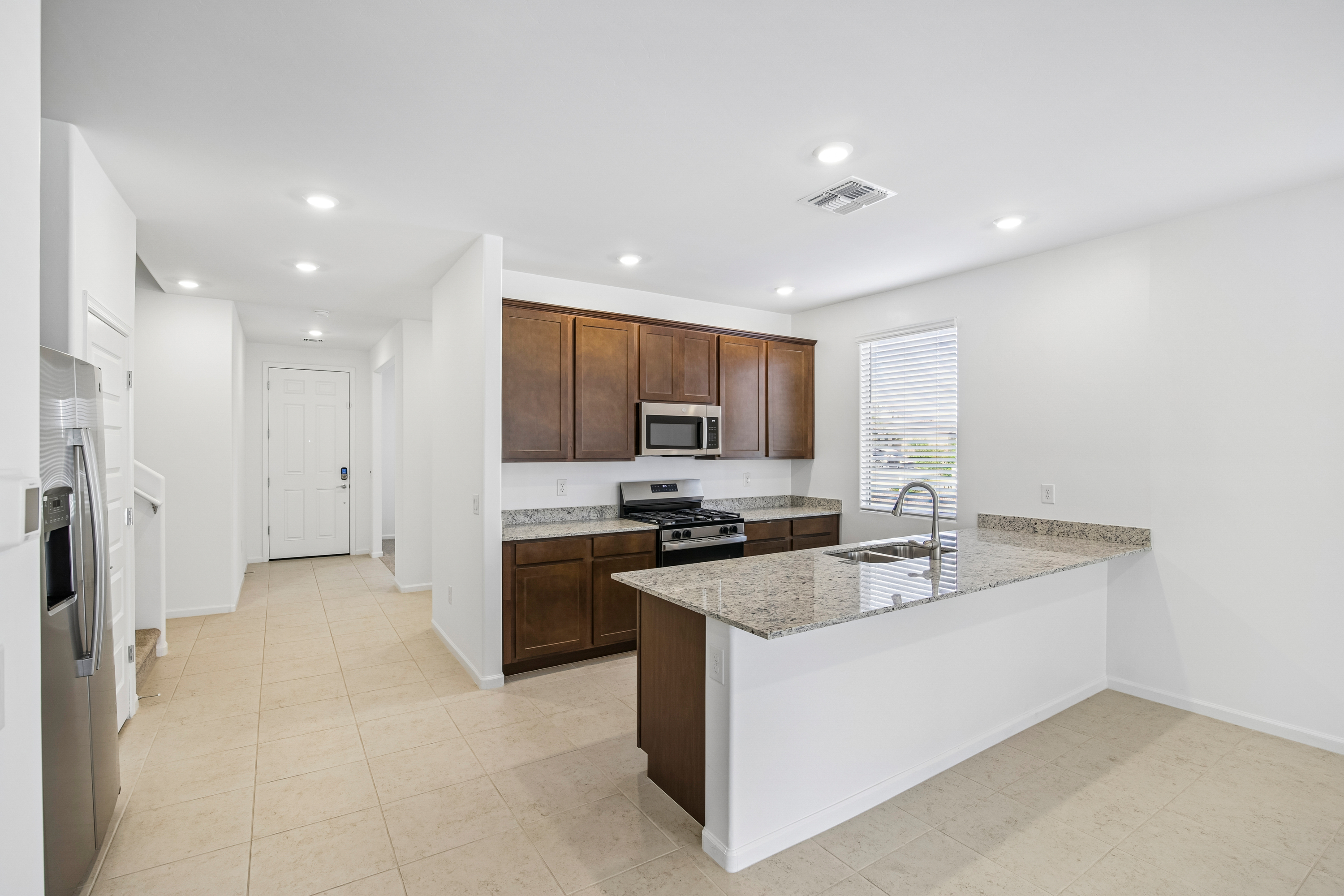 Photo 9 of 33 of 10453 W Beaman Ln, Marana, AZ