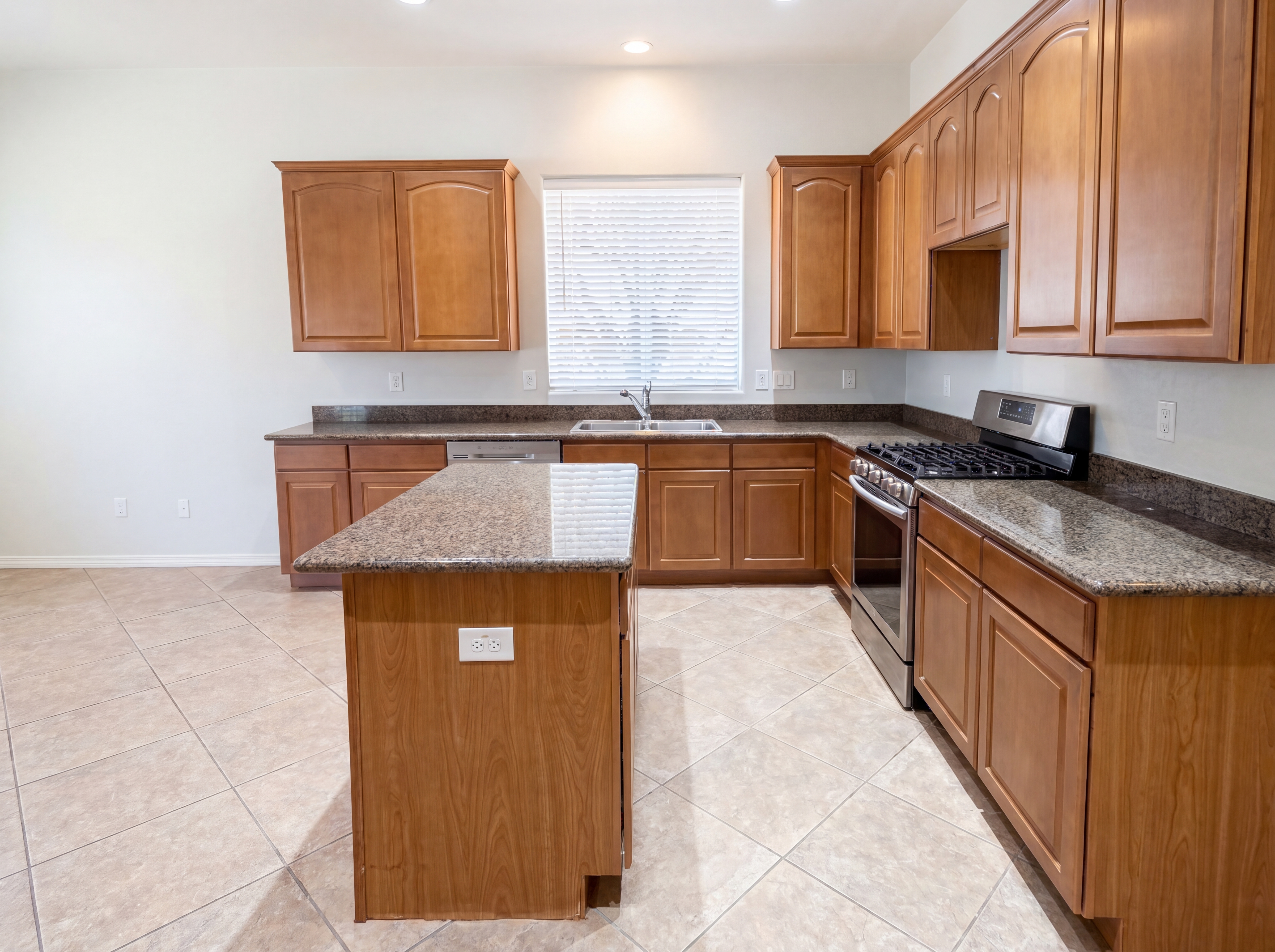 Photo 2 of 38 of 8023 N Sable Way, Prescott Valley, AZ