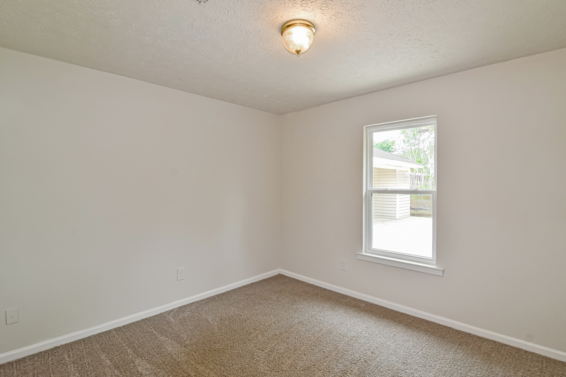 Photo 8 of 18 of 7143 Knoll Loop, Montgomery, AL