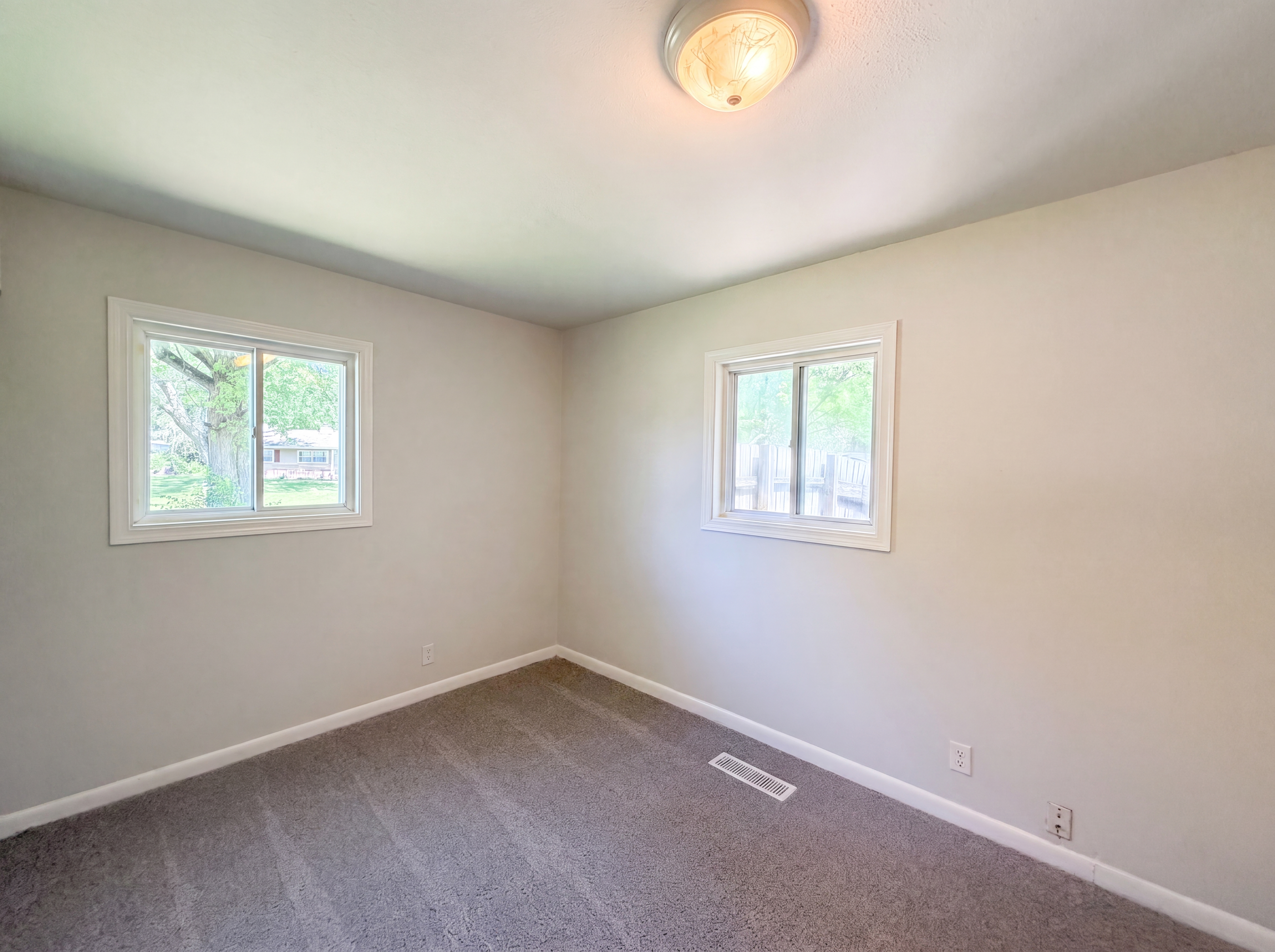 Photo 9 of 15 of 217 Crestwood Dr, Whiteland, IN
