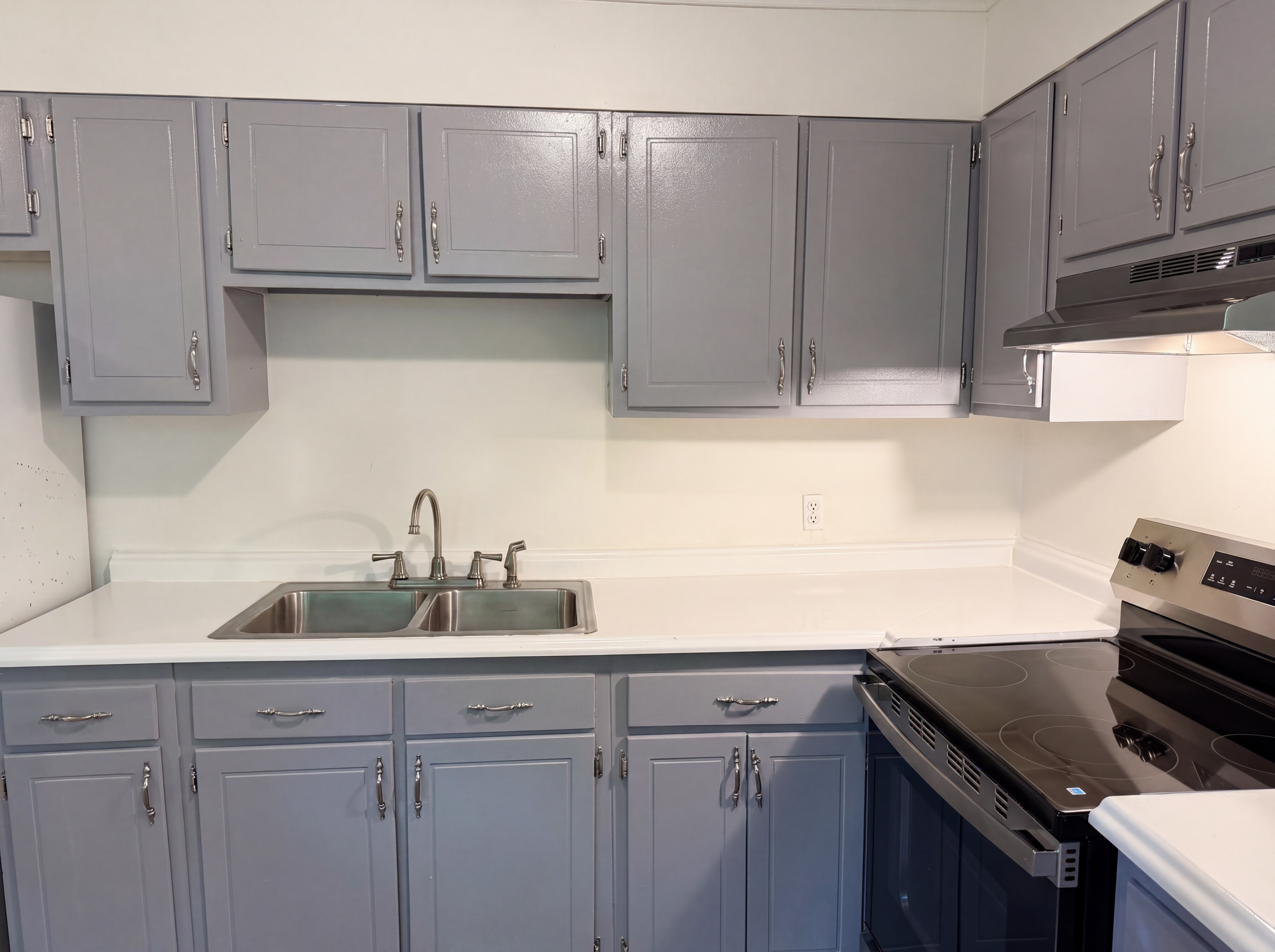 Photo 6 of 16 of 310 Robin Hood Dr, Raleigh, NC