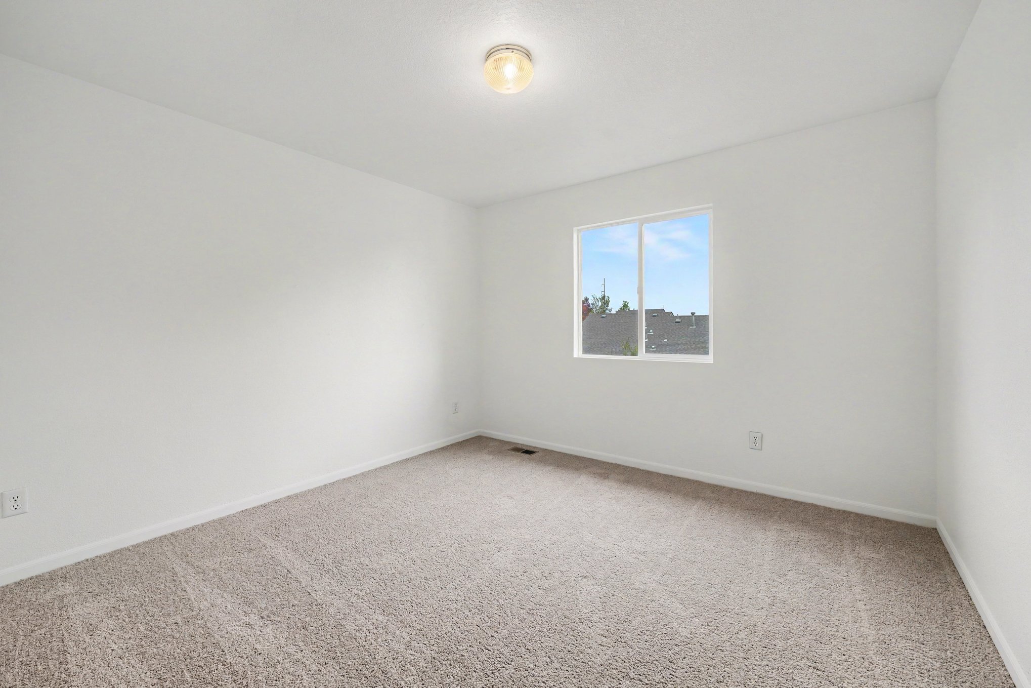 Photo 9 of 17 of 4098 La Junta Dr, Loveland, CO