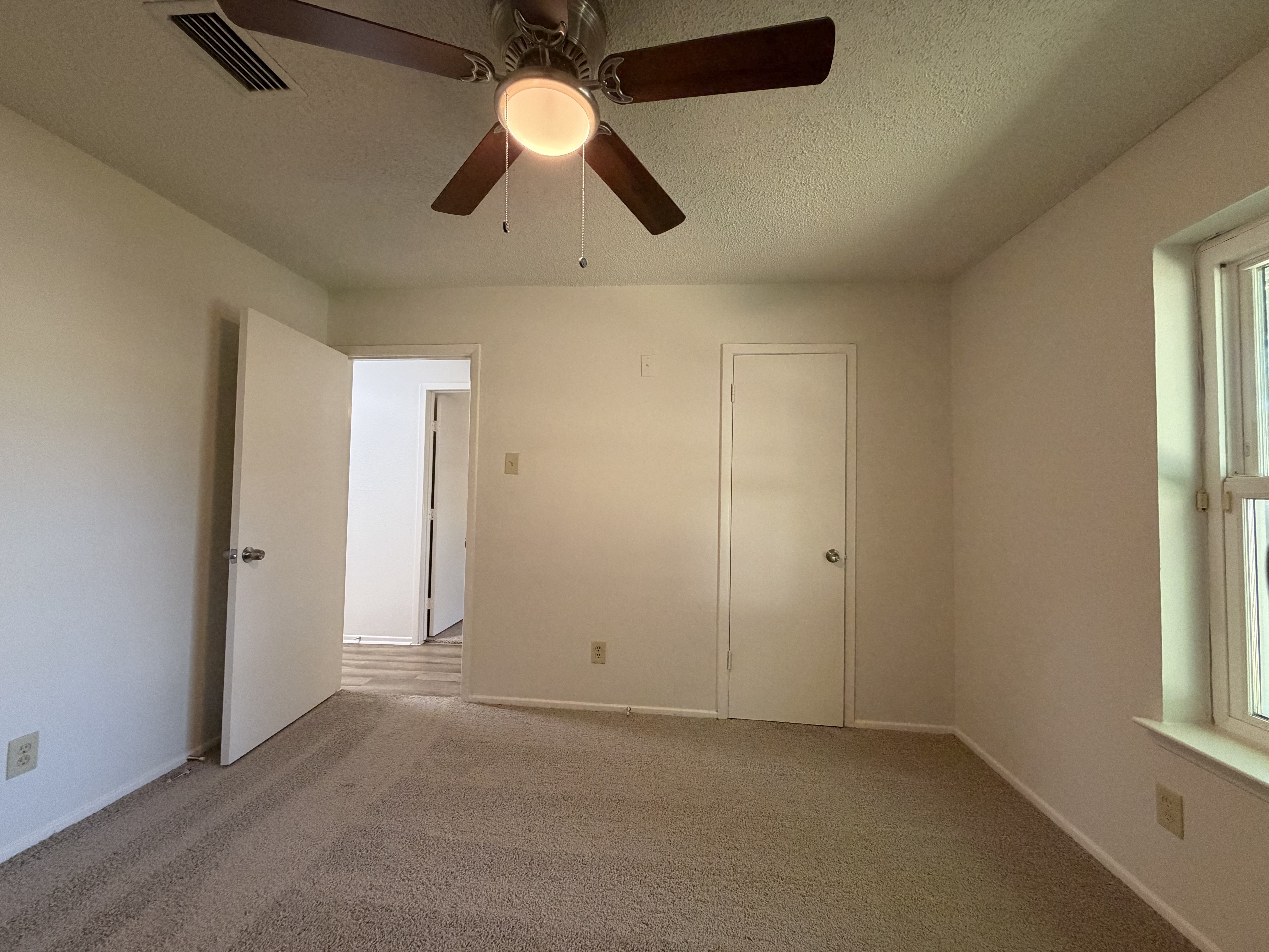 Photo 17 of 20 of 1136 Kris St, Irving, TX