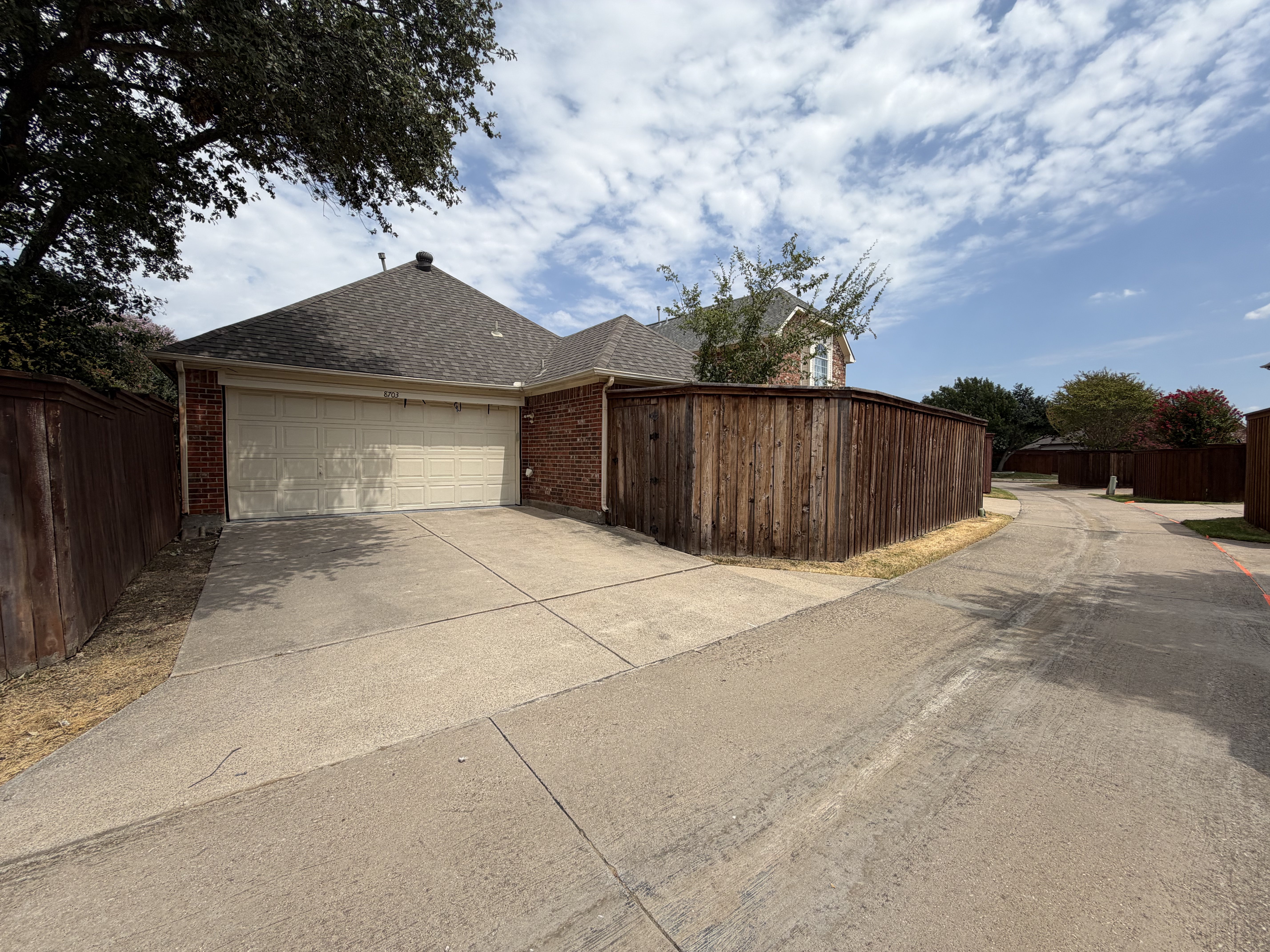 Photo 25 of 26 of 8703 Stonecrest Dr, Irving, TX