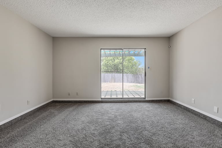 Photo 11 of 24 - 2323 Newbury Dr, Arlington, TX 76014