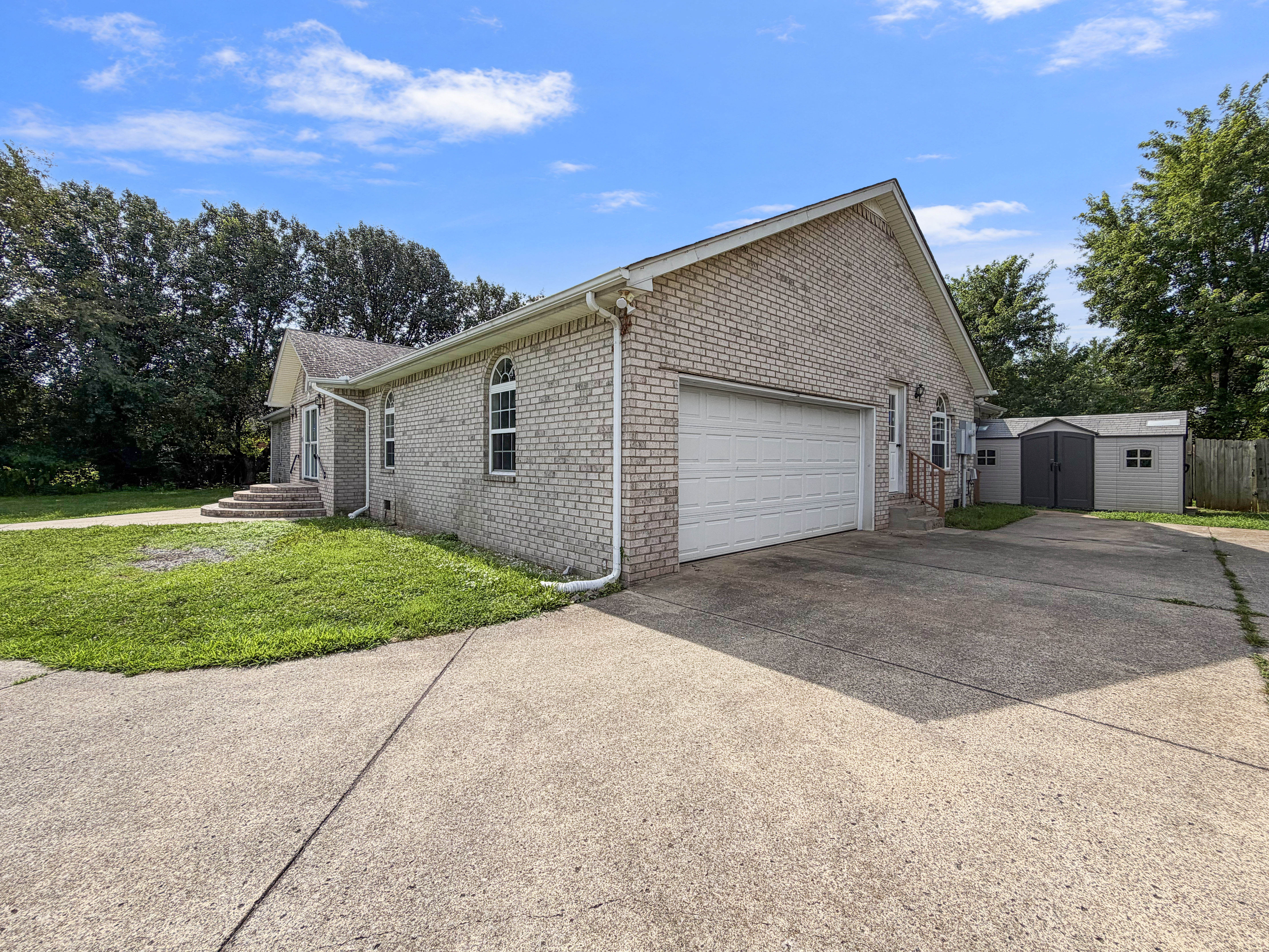 Photo 24 of 27 of 807 W Thompson Ln, Murfreesboro, TN