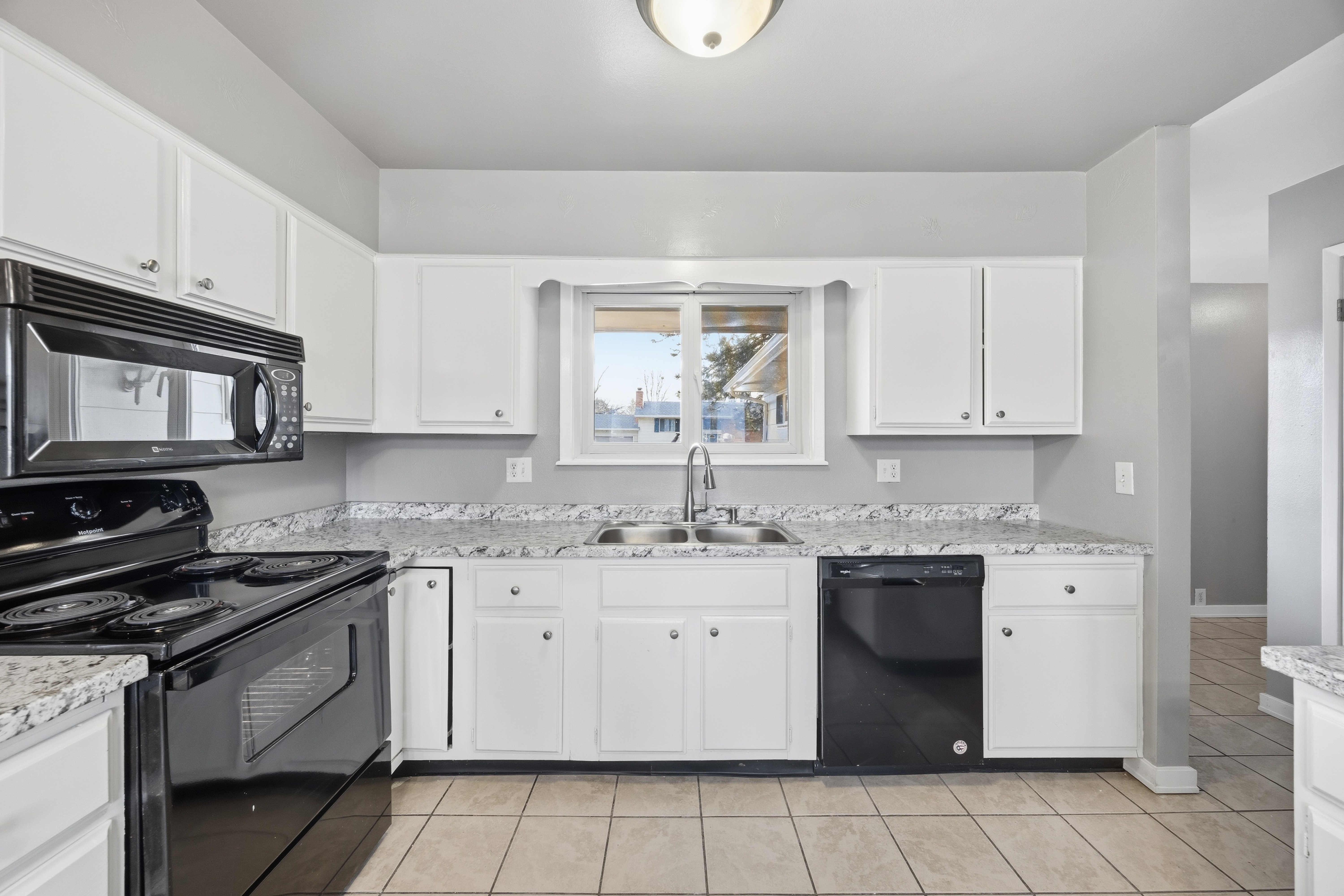 Photo 2 of 40 of 1014 Fosdick Dr, Colorado Springs, CO