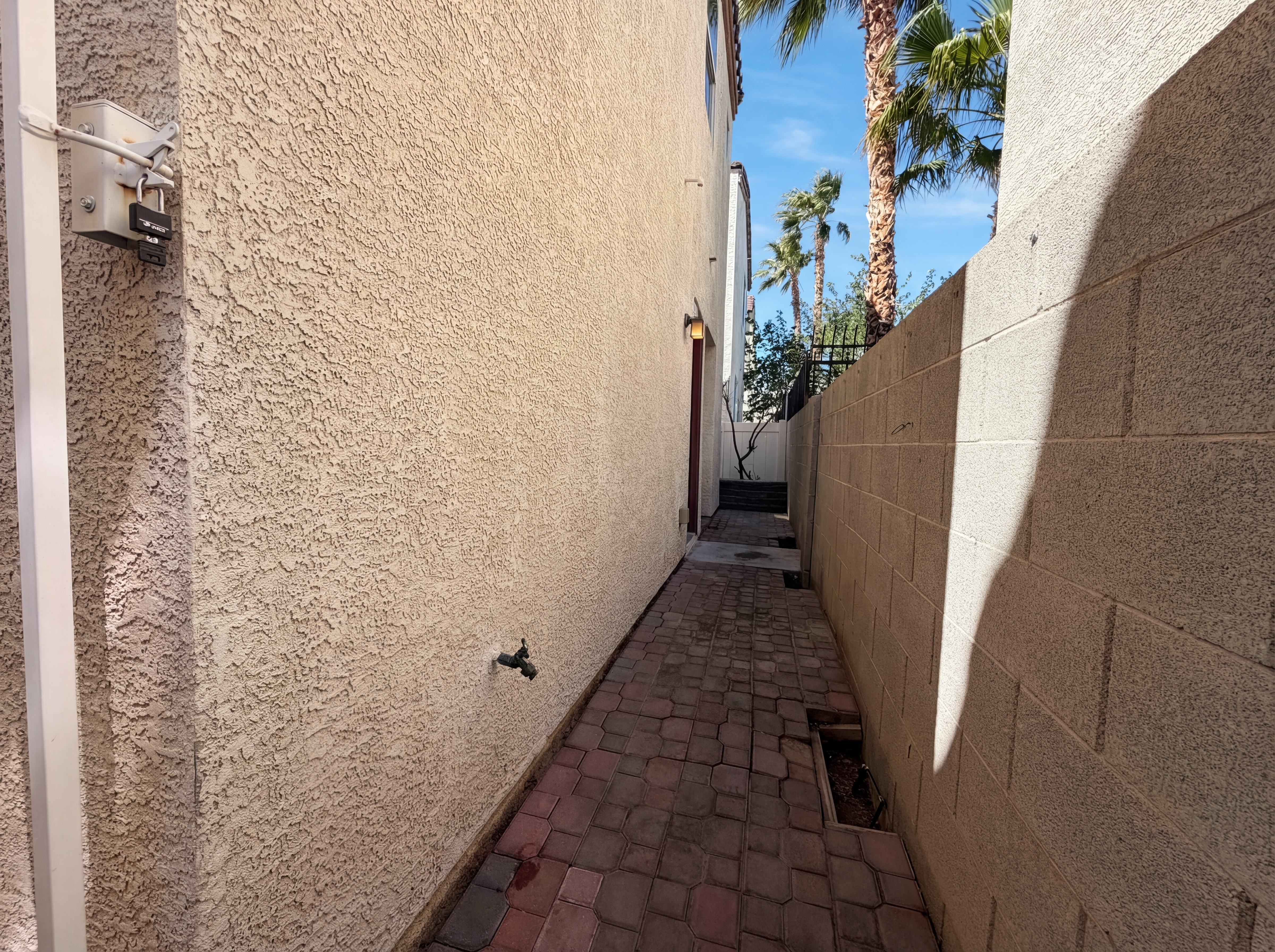 Photo 5 of 26 of 1310 Horizon Village Ave, Las Vegas, NV