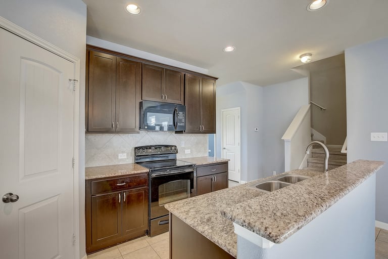Photo 9 of 33 - 904 Alamo Plaza Dr, Cedar Park, TX 78613