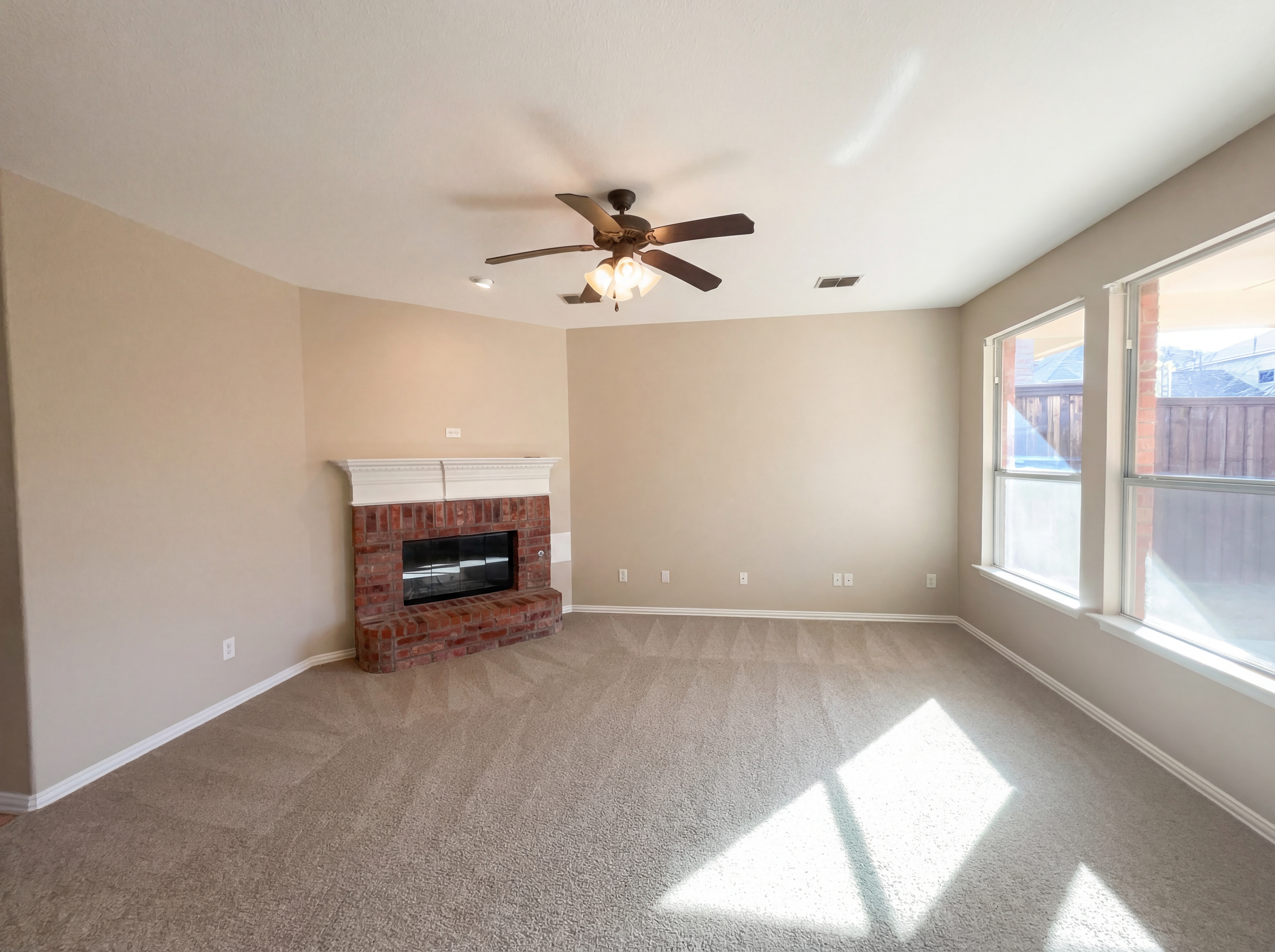 Photo 3 of 21 of 11963 Henderson Dr, Frisco, TX