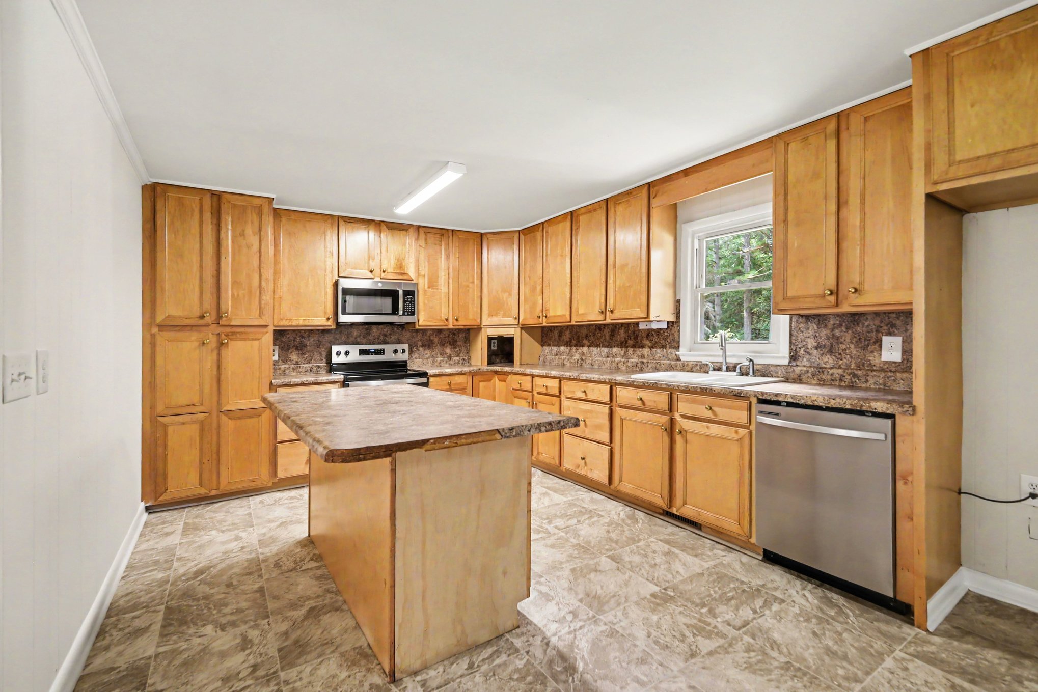 Photo 2 of 21 of 6338 Fairlane St, Hickory, NC