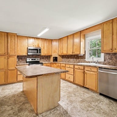 Property photo 2 of 6338 Fairlane St