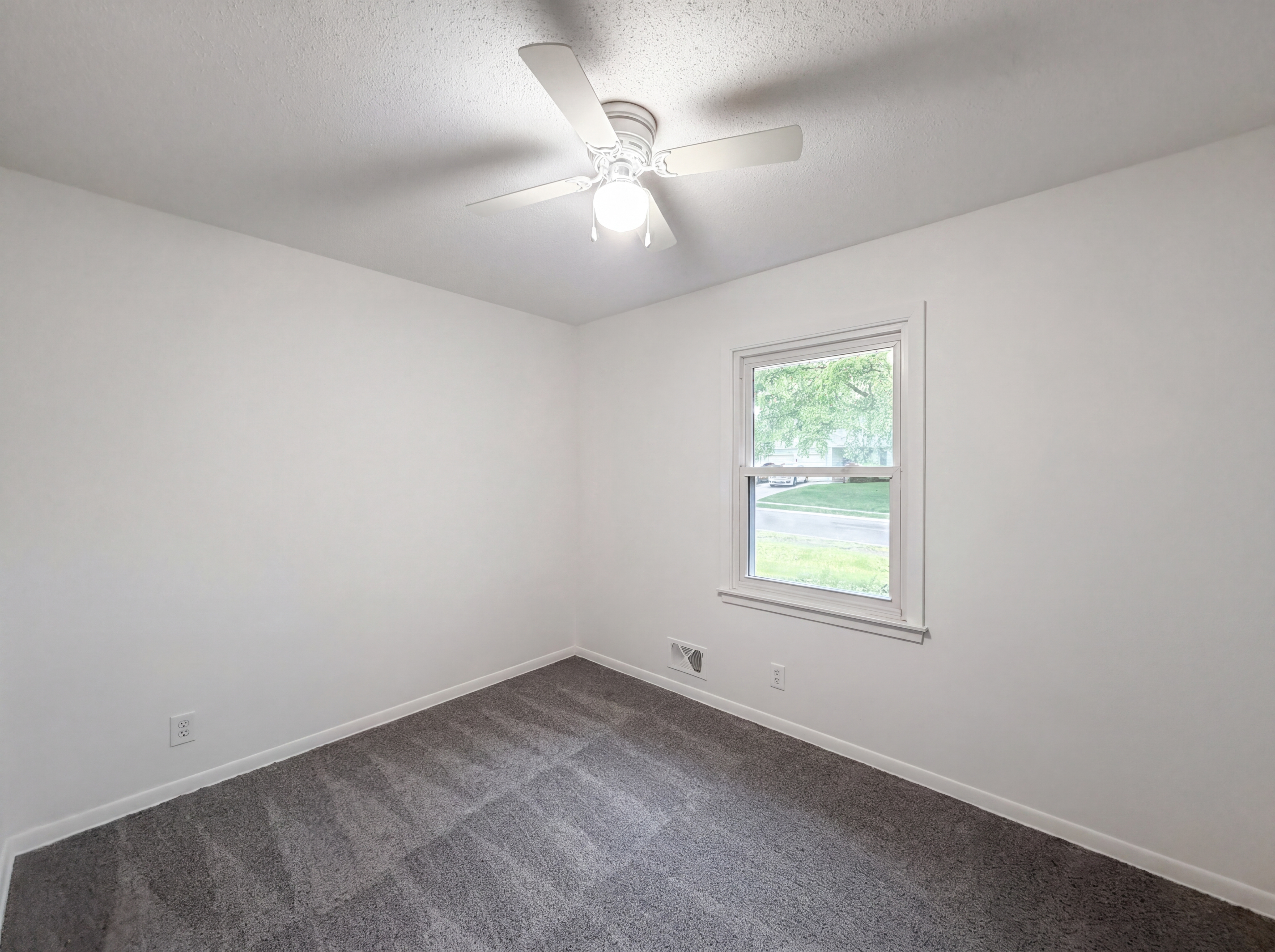 Photo 9 of 20 of 9401 E 84th Ter, Kansas City, MO