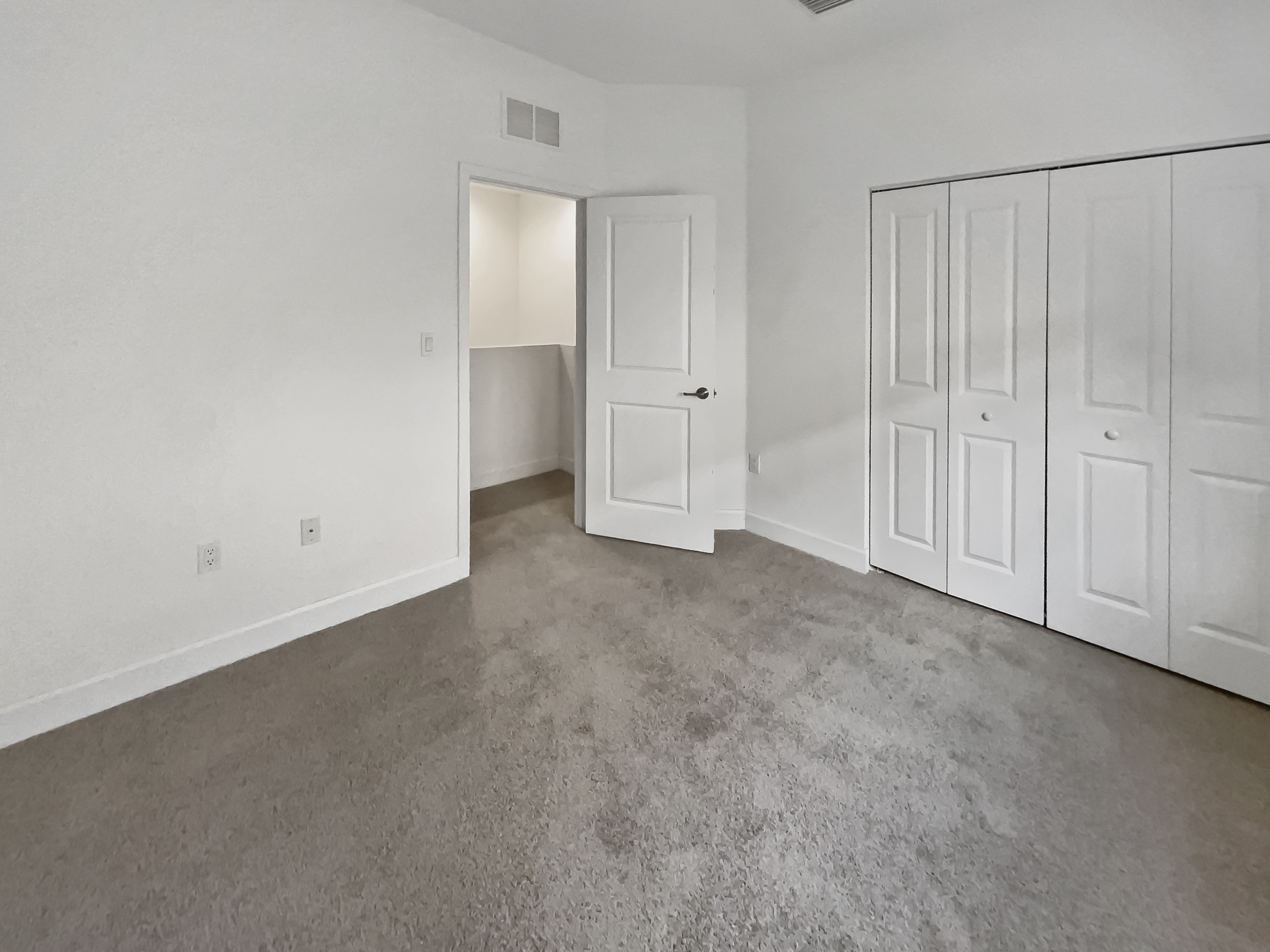 Photo 4 of 28 of 4879 NW 55th Pl, Fort Lauderdale, FL