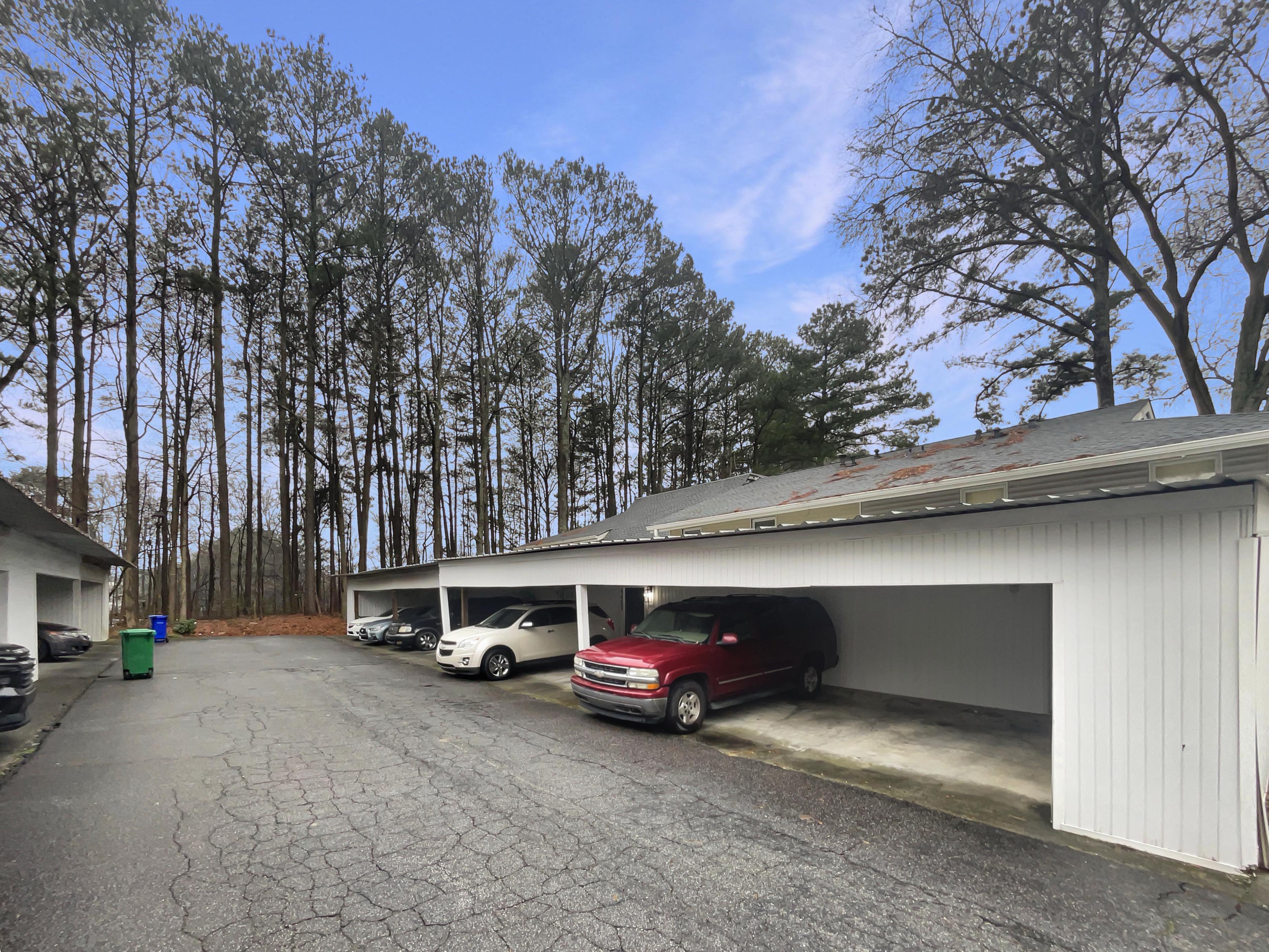 Photo 8 of 25 of 4409 Idlewood Ln, Tucker, GA