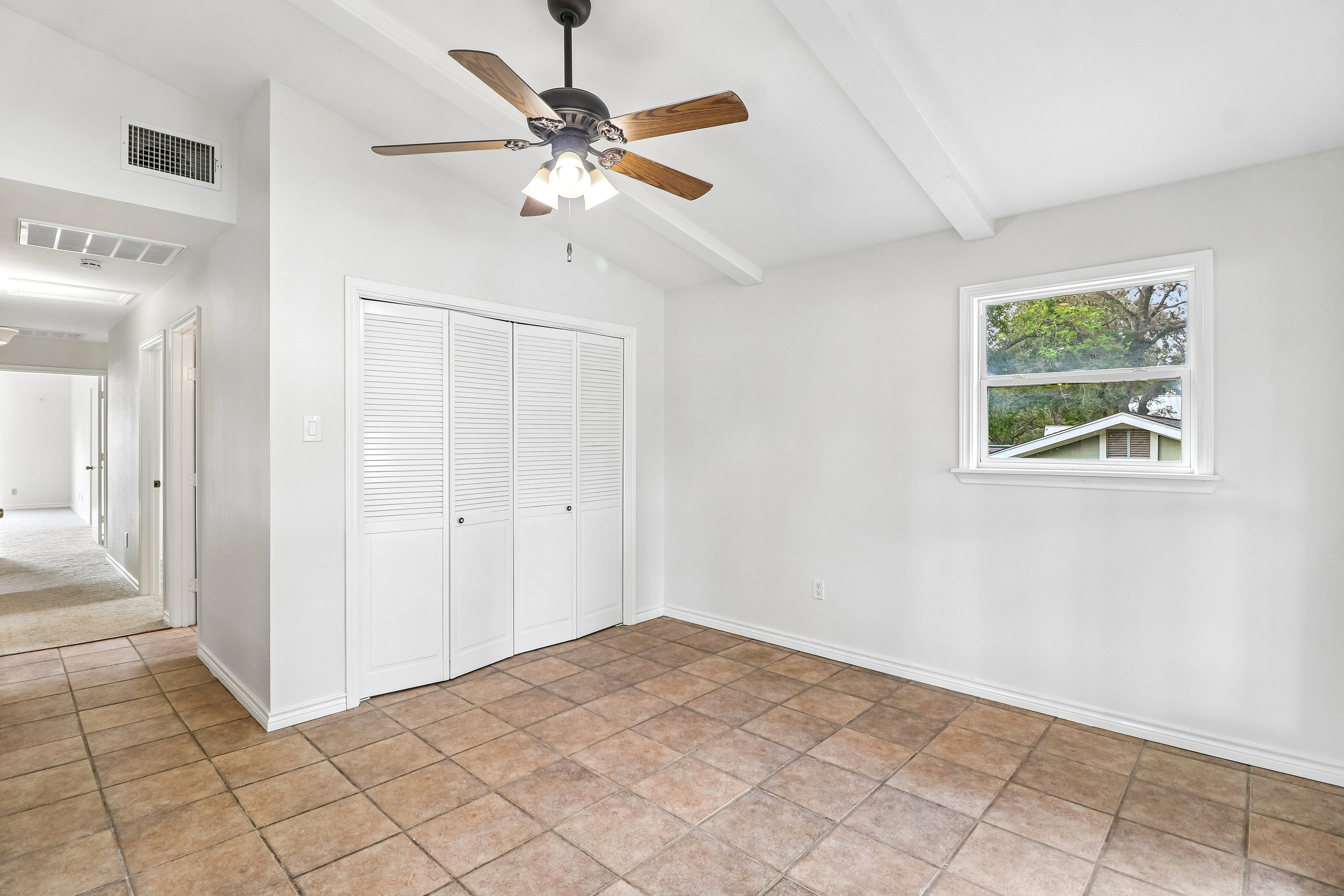 Photo 34 of 47 of 1321 E Zipp Rd, New Braunfels, TX