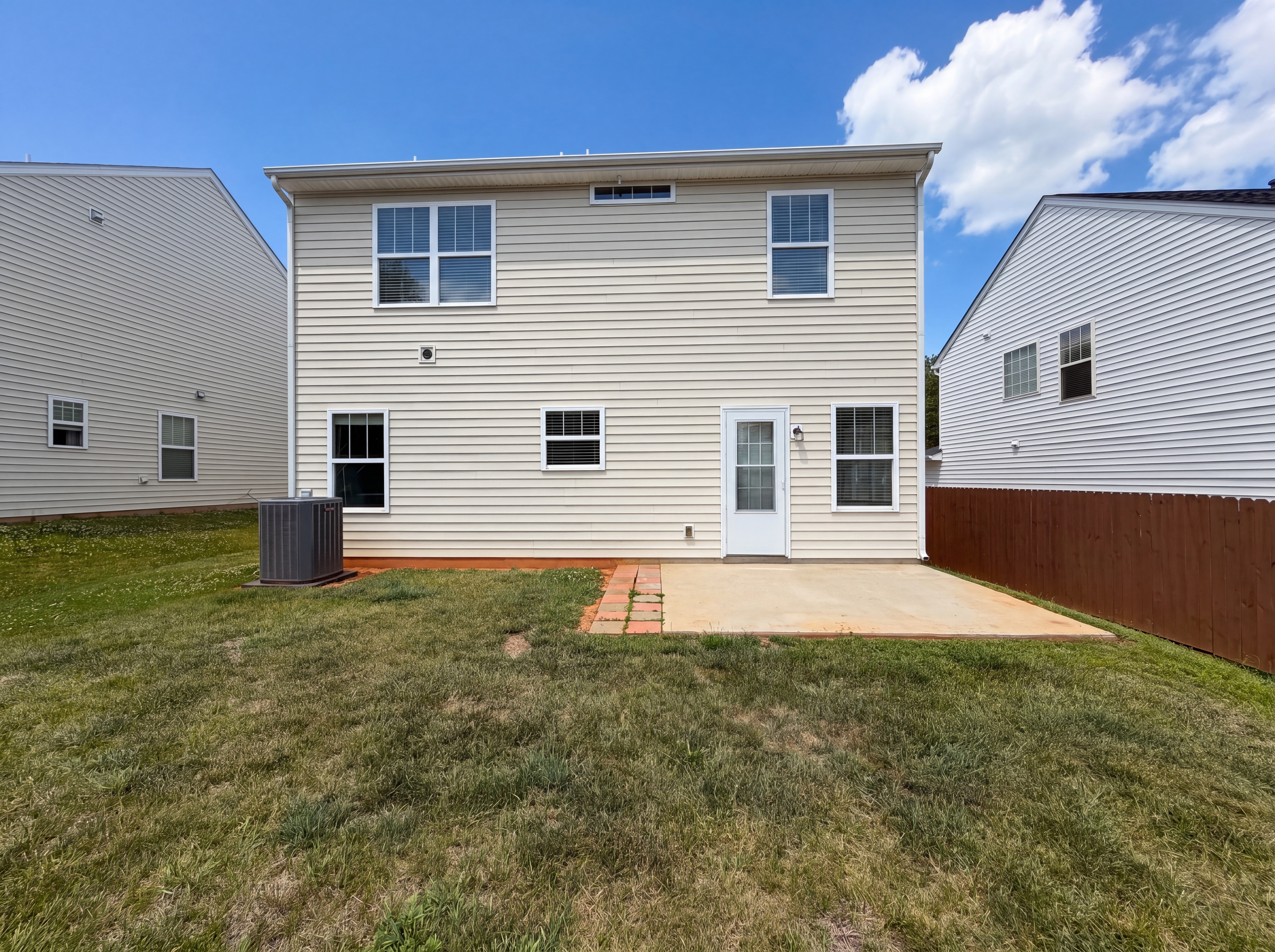 Photo 5 of 17 of 1305 Silver Dr, Mebane, NC