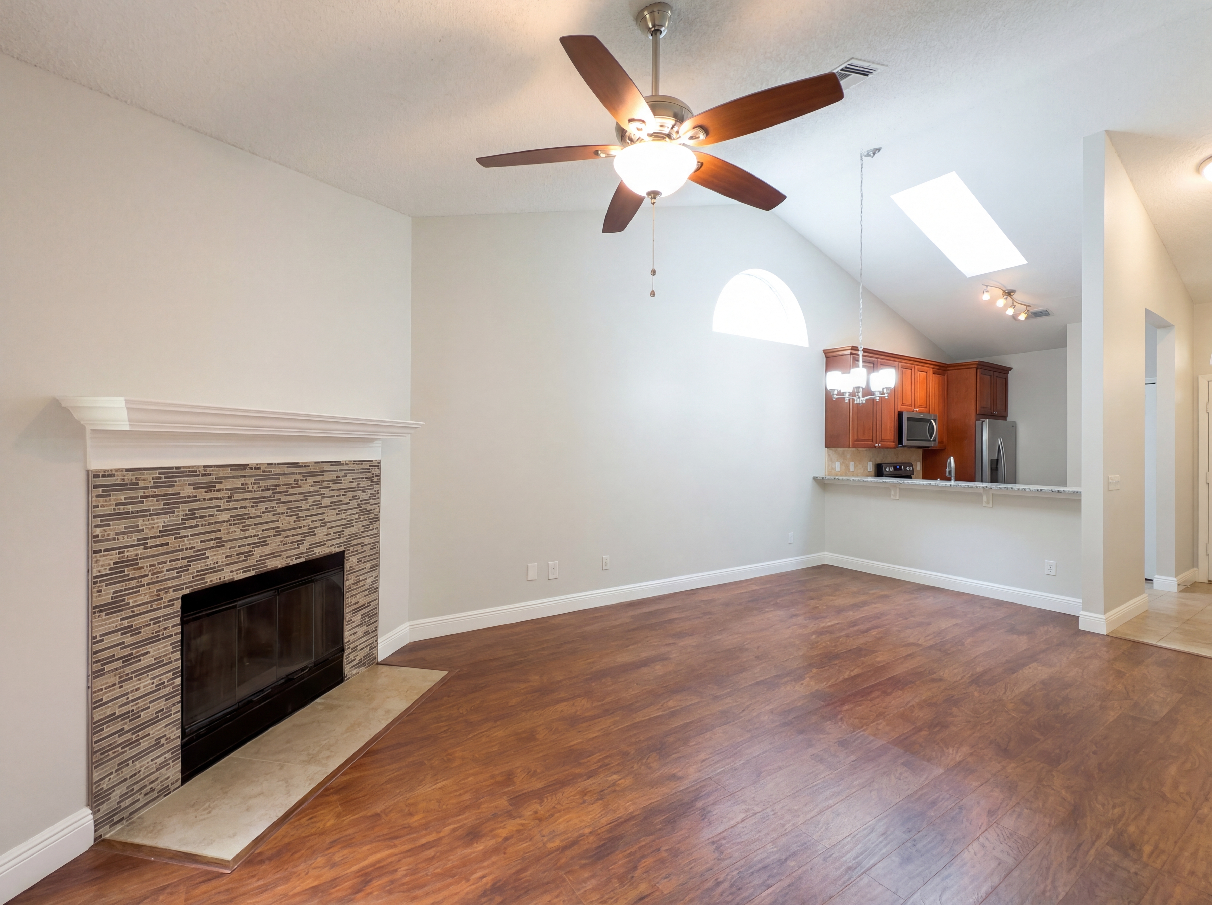 Photo 3 of 18 of 1696 Chatham Cir, Apopka, FL