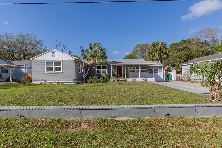 1517 W River Shore Way, Tampa, FL 33603 Opendoor