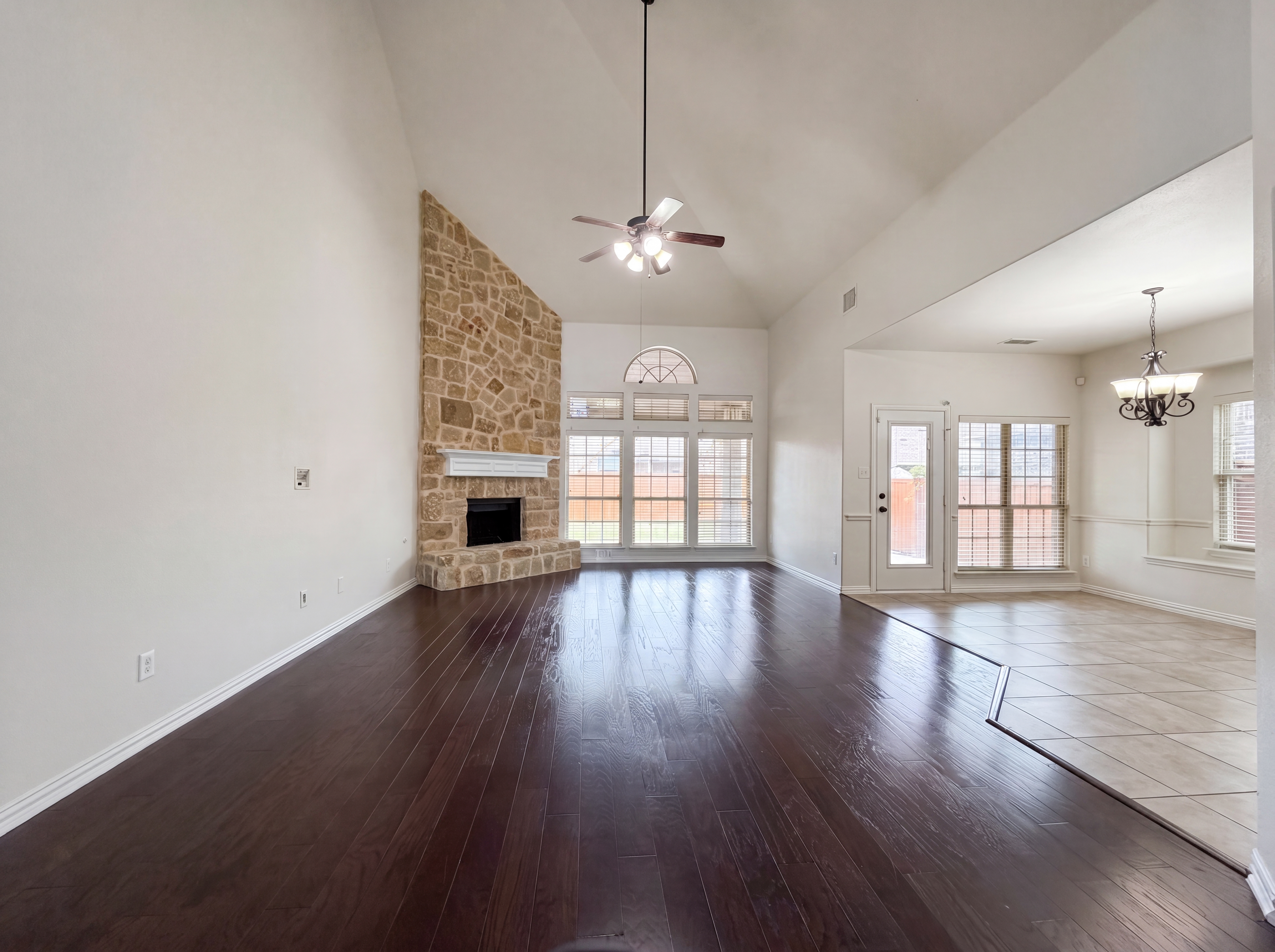 Photo 8 of 29 of 2948 Almansa, Grand Prairie, TX