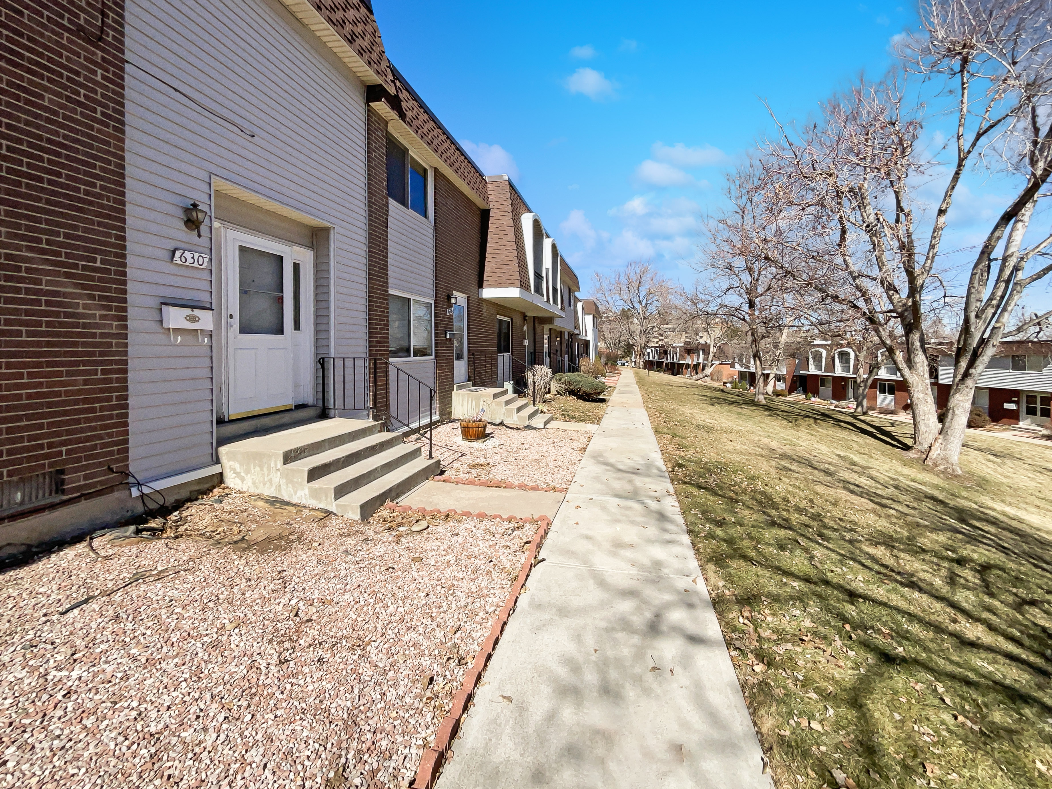 Photo 9 of 20 of 630 S Youngfield Ct, Lakewood, CO