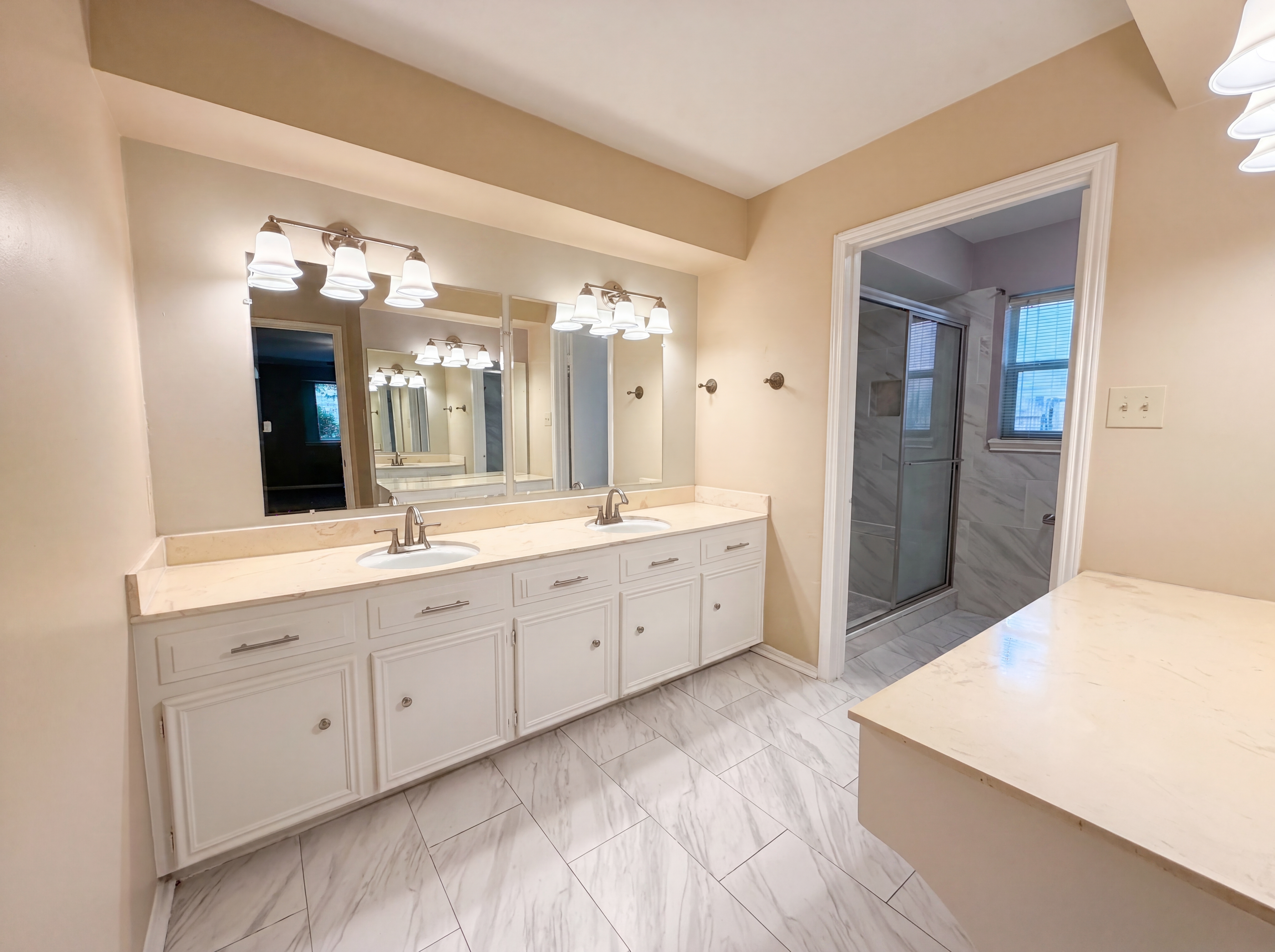 Photo 6 of 26 of 17406 Ridge Top Dr, Houston, TX