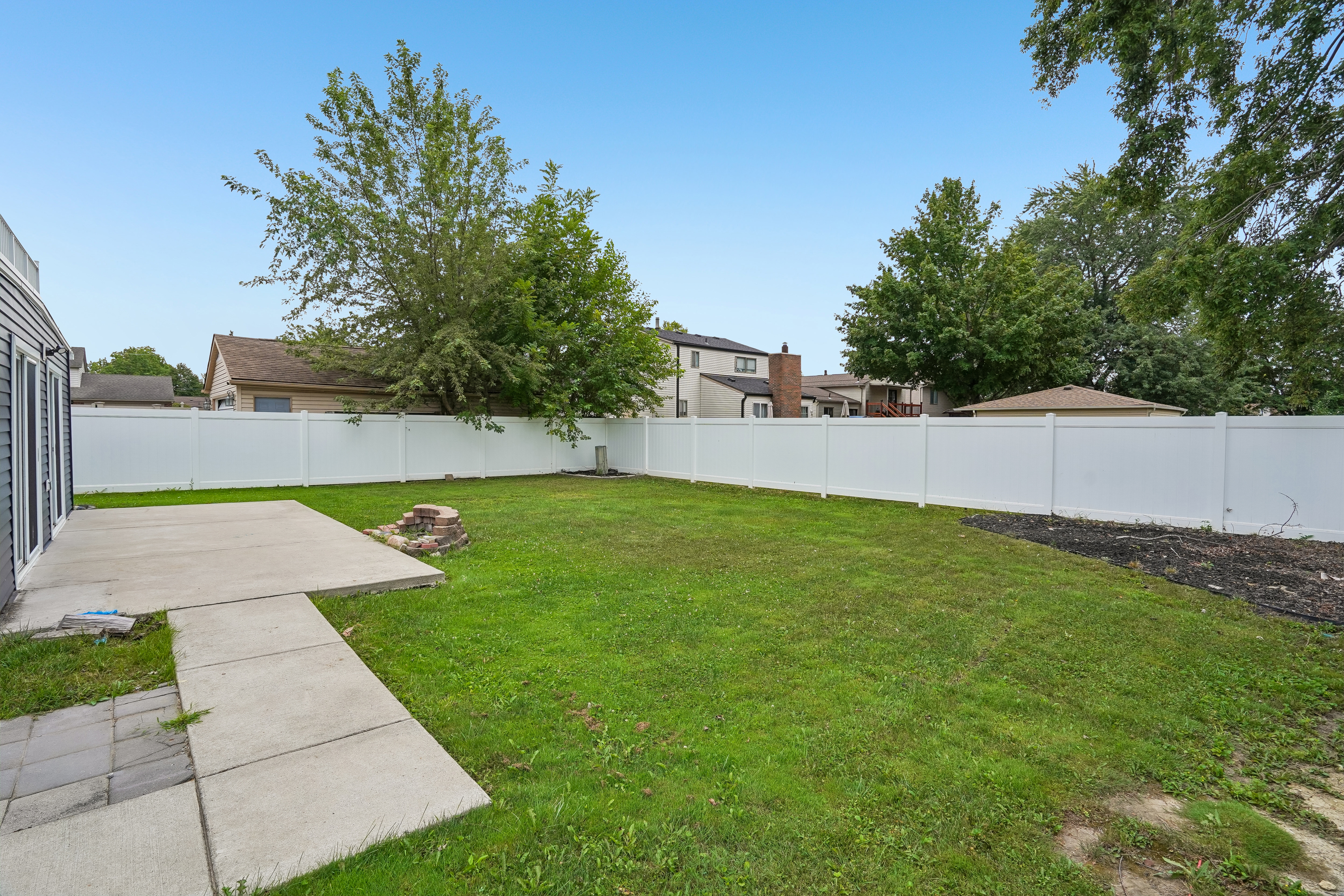 Photo 31 of 37 of 18923 Orleans Pl, Woodhaven, MI