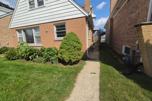 Photo 1 of 20 of 2339 Northgate Ave, Riverside, IL