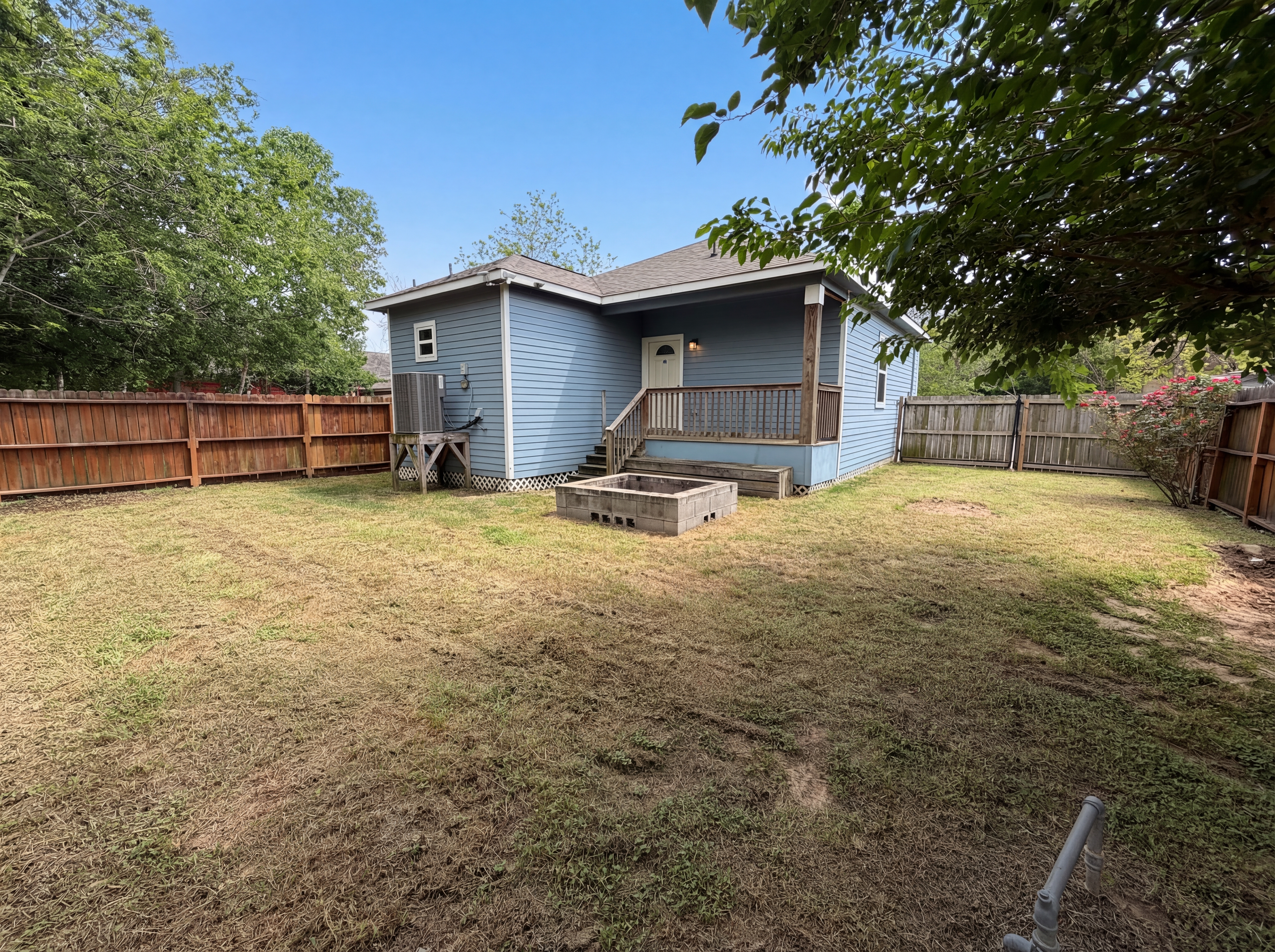 Photo 5 of 17 of 4414 Edward St, Texas City, TX
