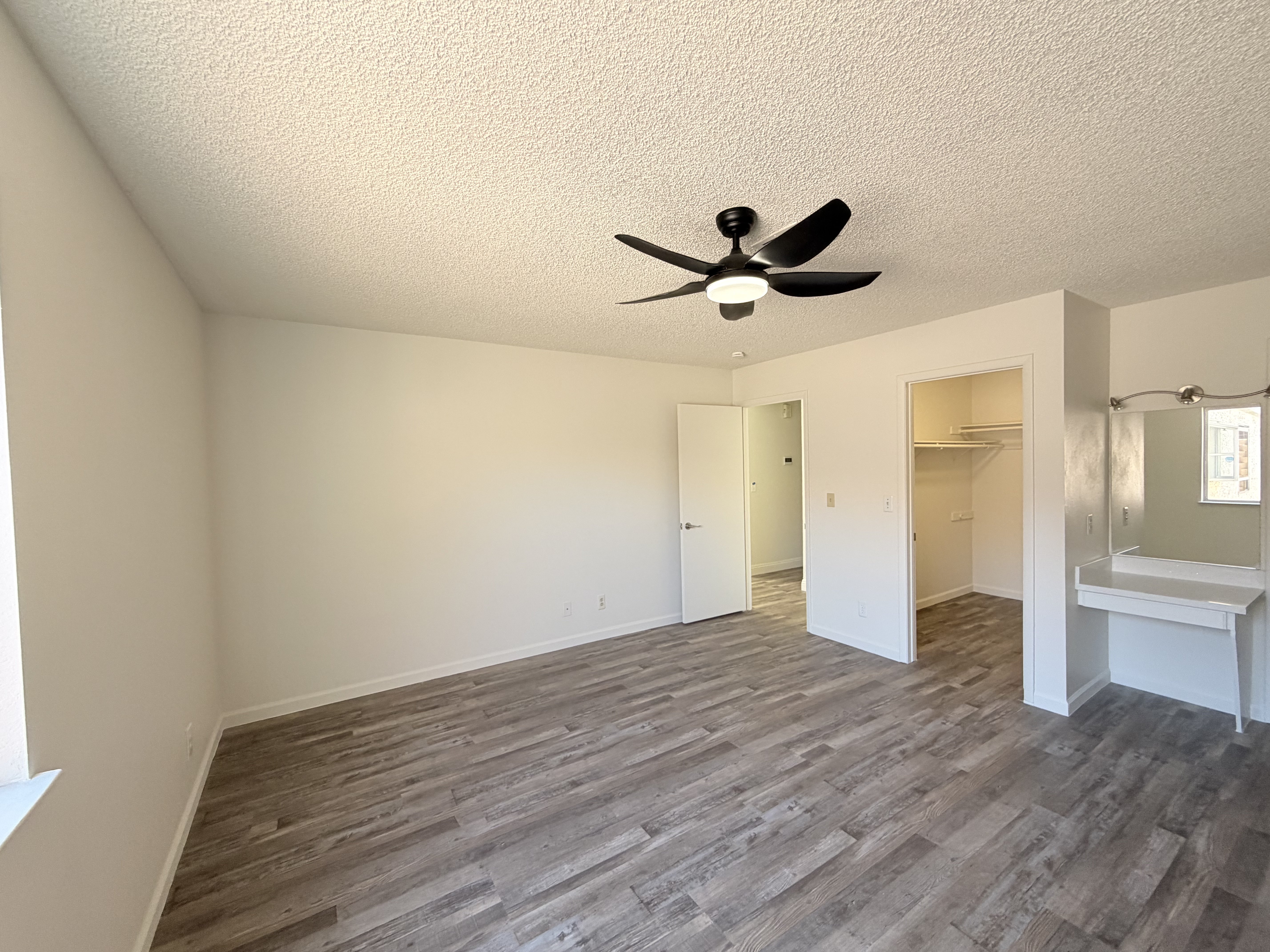 Photo 4 of 34 of 2304 Sabroso St, Las Vegas, NV