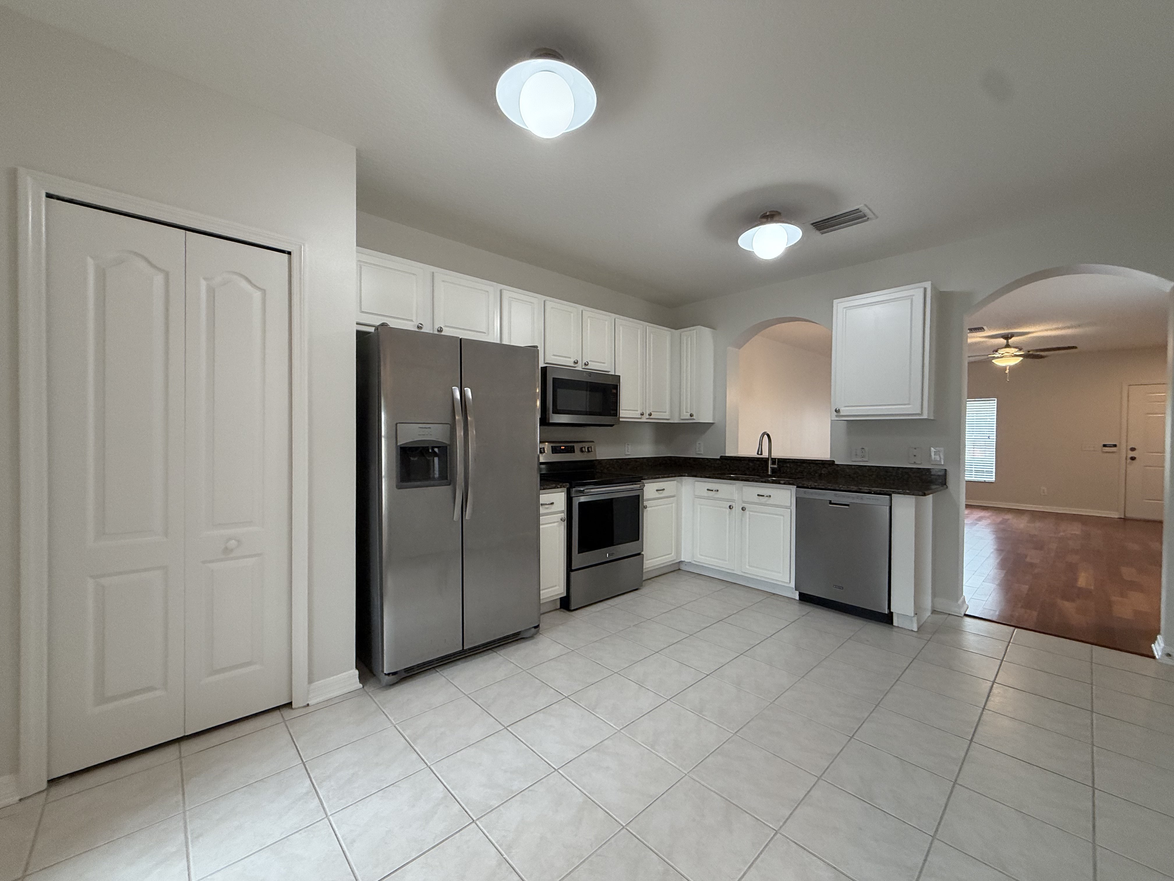 Photo 2 of 20 of 16315 Swan View Cir, Odessa, FL