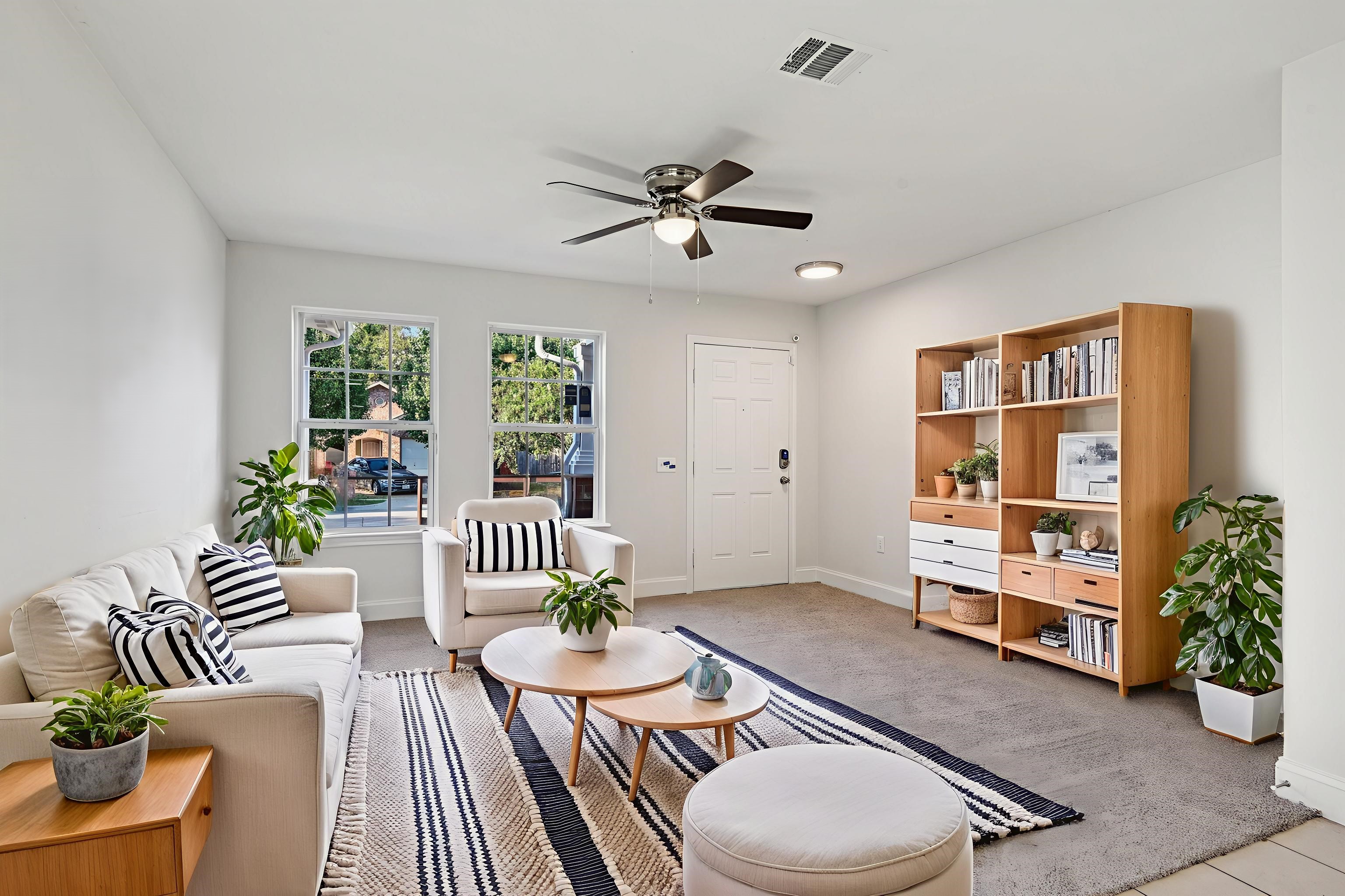 Photo 2 of 38 of 2714 Silkwood St, Dallas, TX