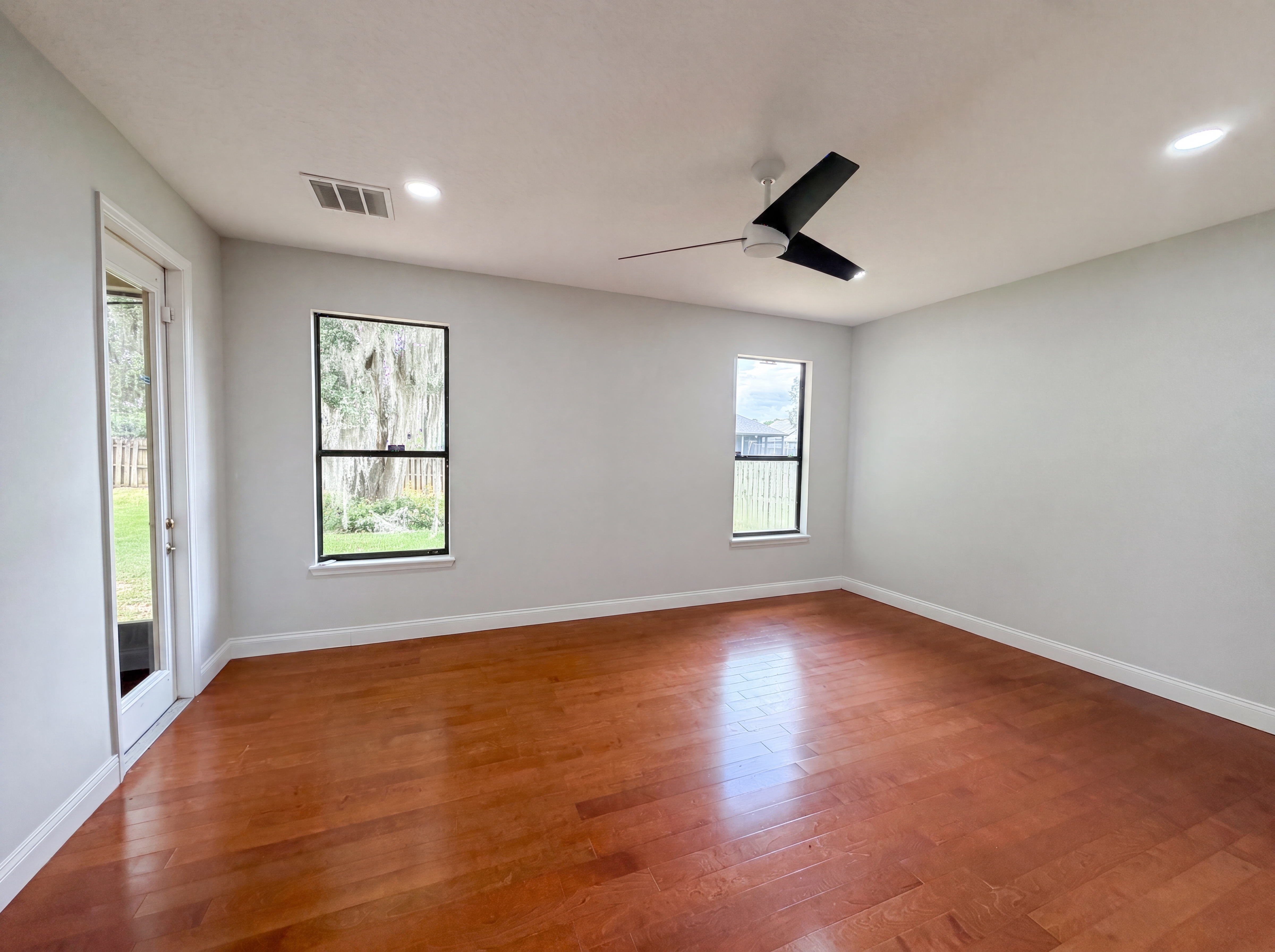 Photo 9 of 26 of 216 Blue Crystal Dr, Deland, FL