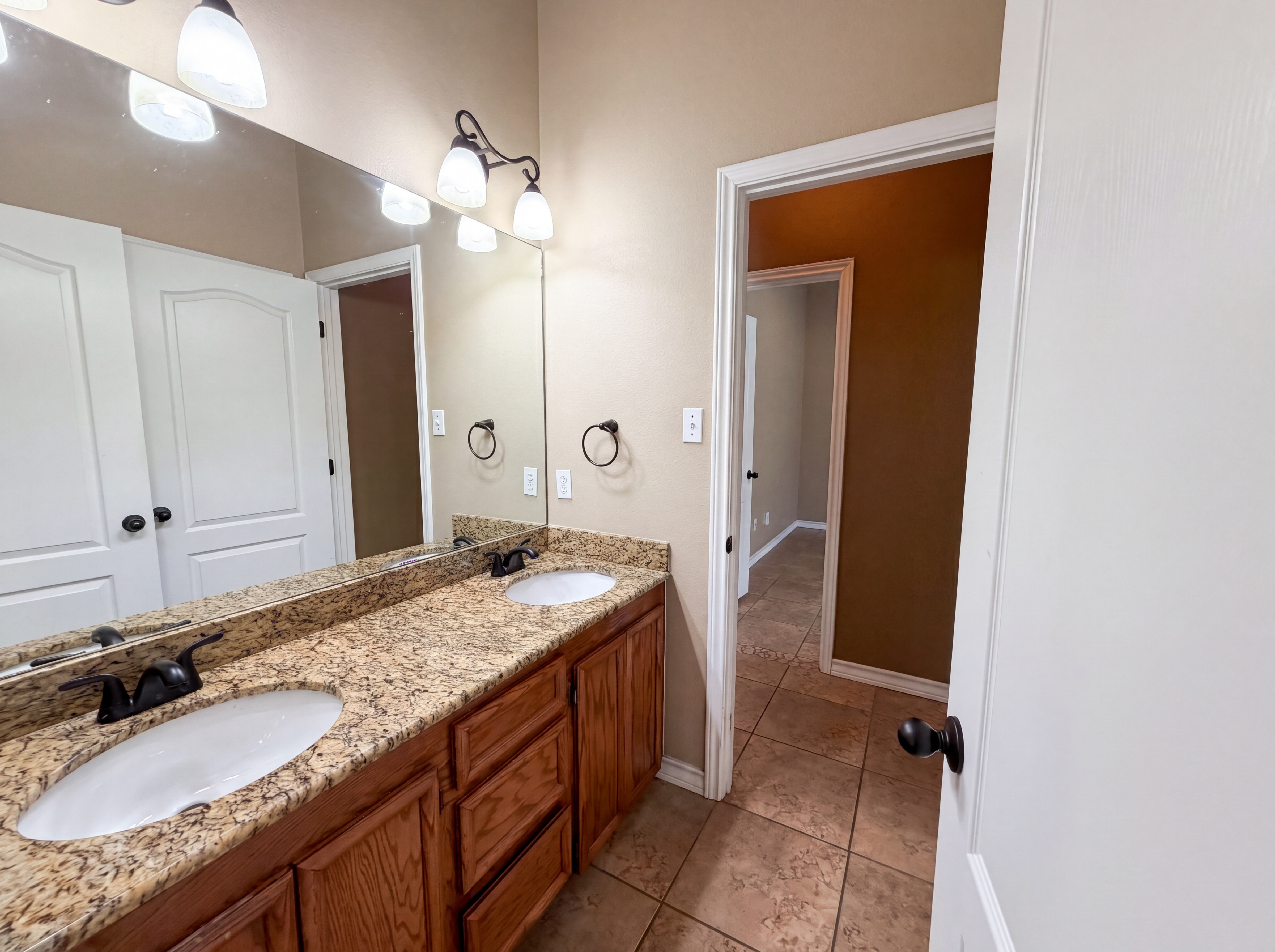 Photo 6 of 18 of 6906 King George Pl, Corpus Christi, TX