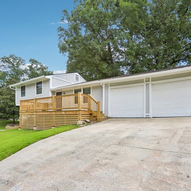 Property photo 1 of 3020 Forestside Ln