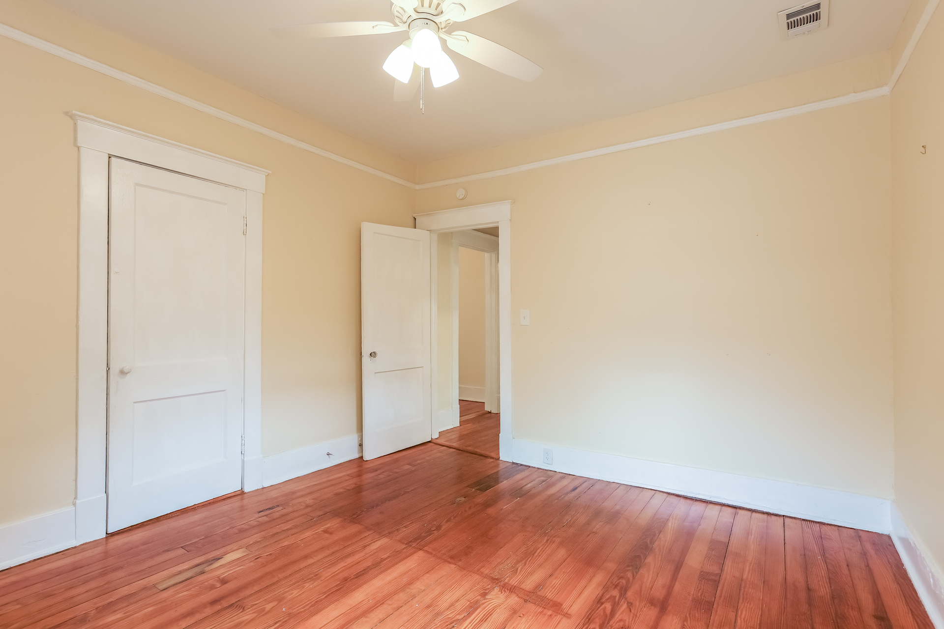 Photo 4 of 21 of 1231 E 42nd St, Savannah, GA