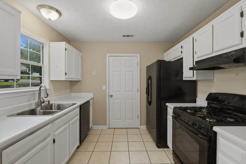 Property photo 2 of 1014 Maple Leaf Rdg