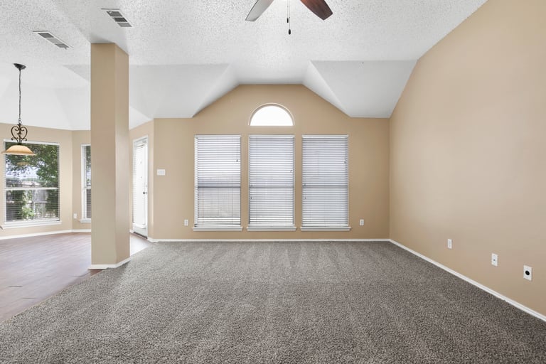 Photo 19 of 26 - 5028 San Jacinto Dr, Haltom City, TX 76137
