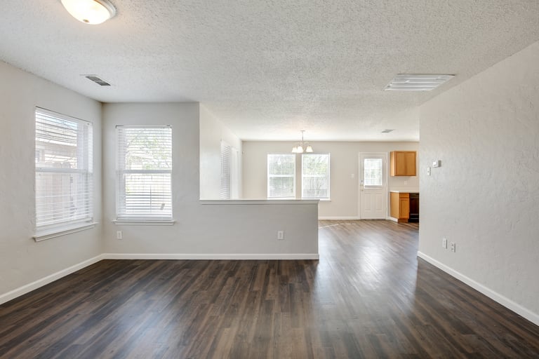 Photo 10 of 27 - 7924 Hidden Brook Dr, Fort Worth, TX 76120