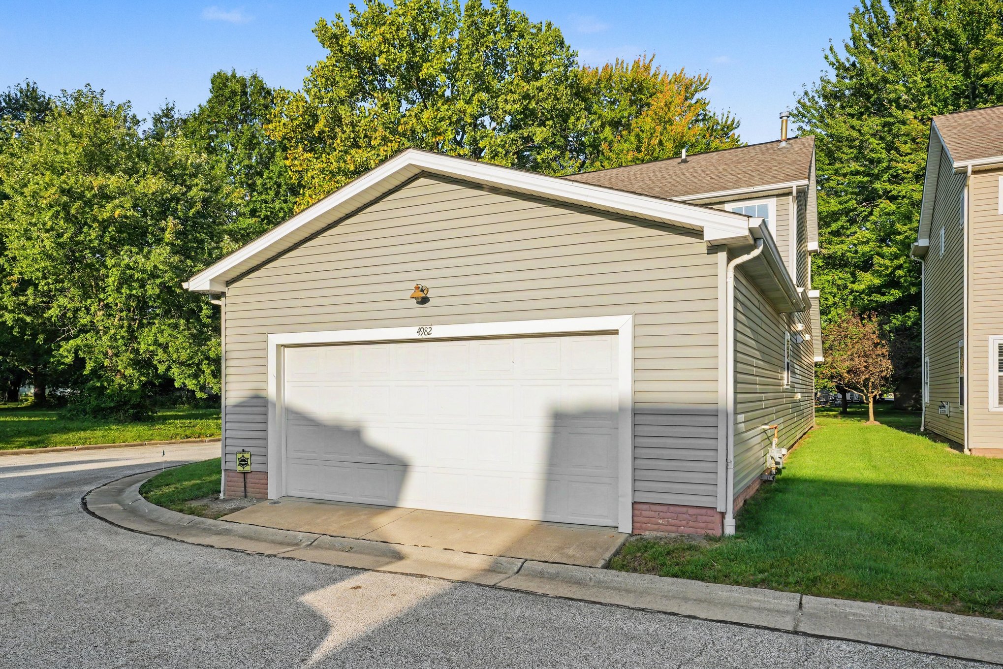 Photo 16 of 18 of 4982 Penny Ln, North Olmsted, OH