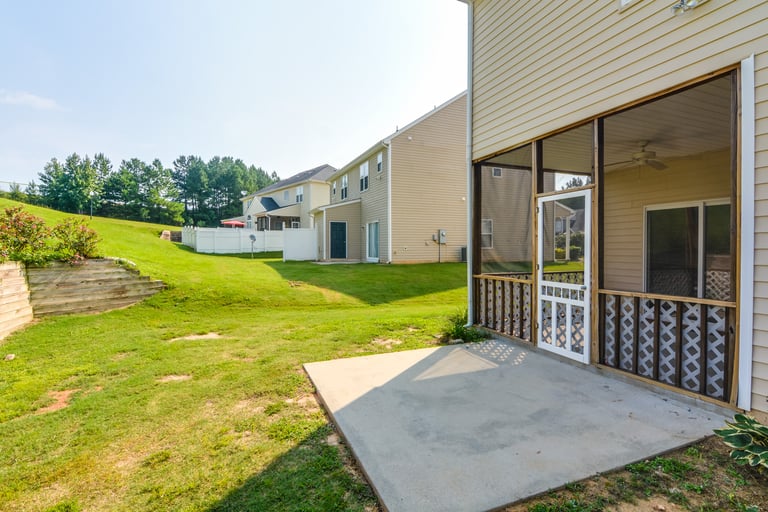 Photo 5 of 17 - 620 Woodson Dr, Clayton, NC 27527