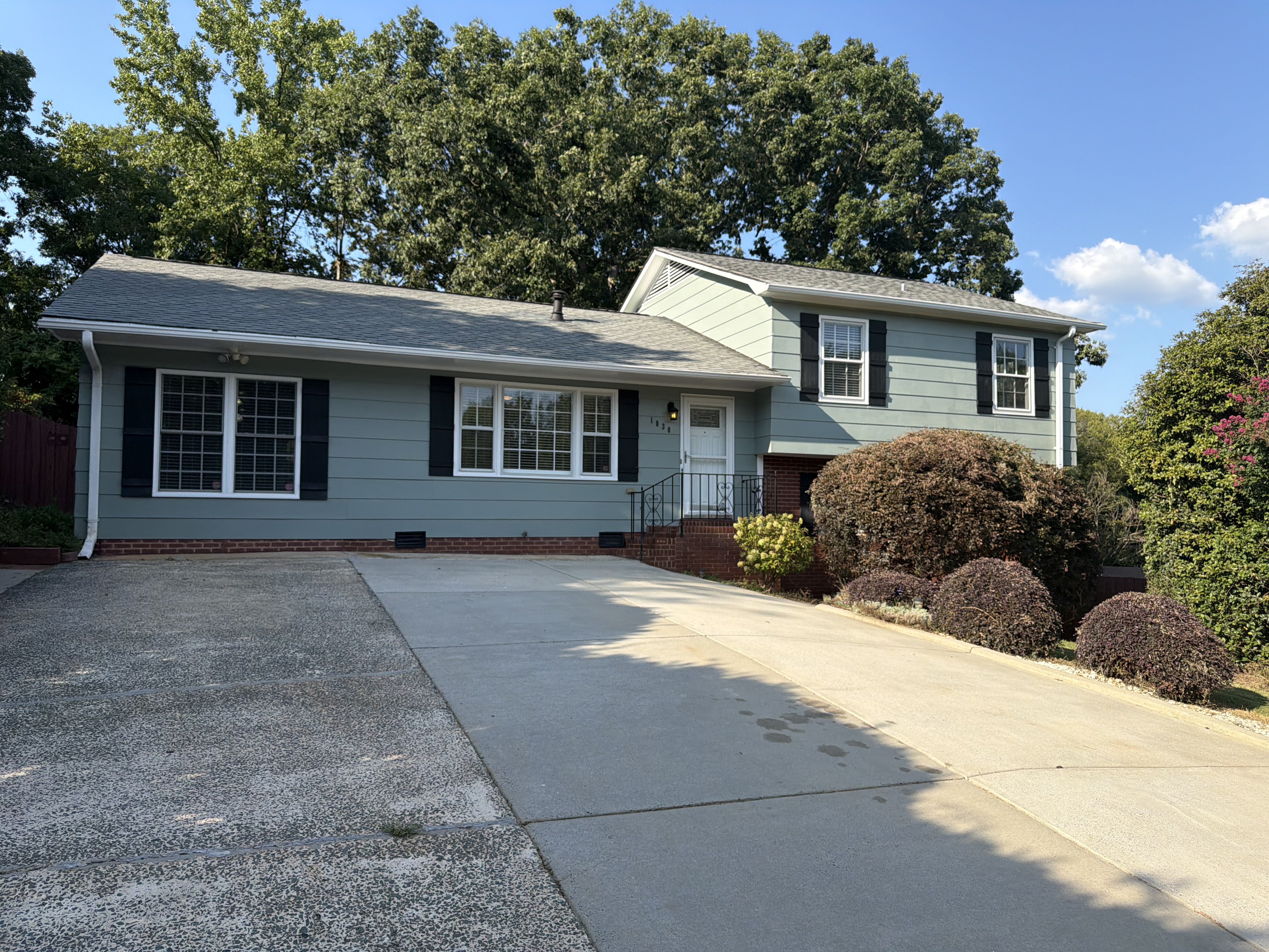 Photo 6 of 41 of 1030 McLaughlin Dr, Charlotte, NC