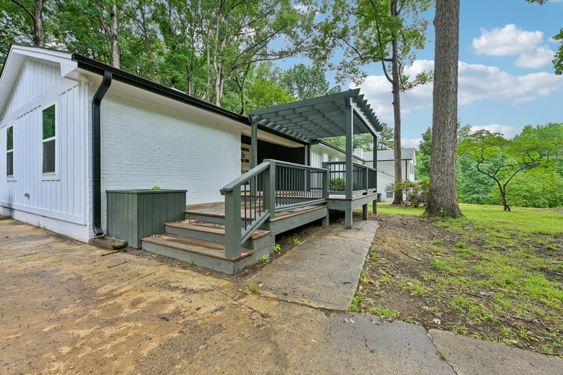 Property photo 1 of 6625 Suburban Dr