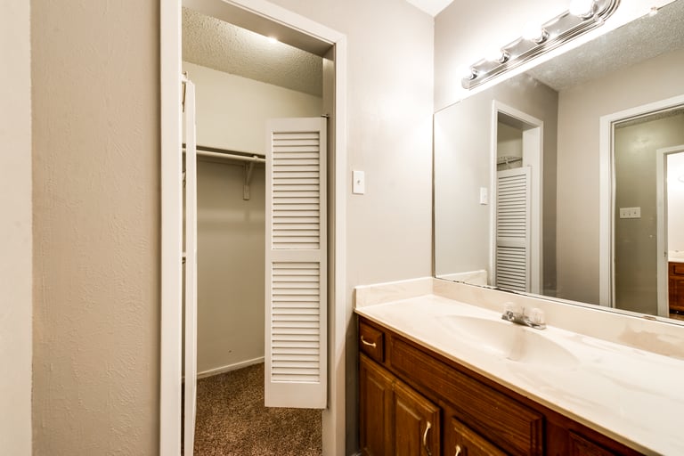 Photo 13 of 29 - 1426 Westwood Dr, Lewisville, TX 75067