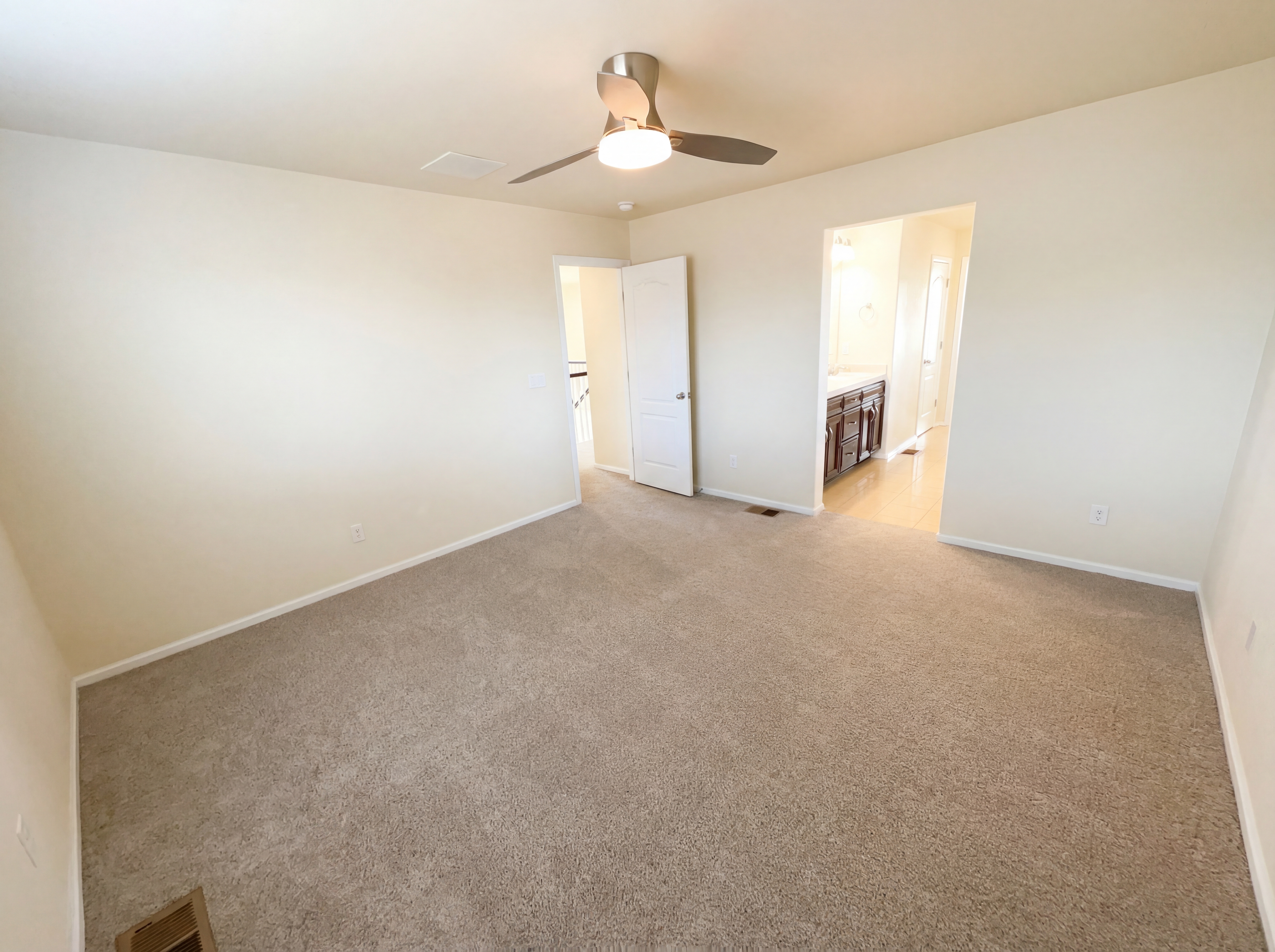 Photo 4 of 36 of 6334 N Ensenada Ct, Aurora, CO