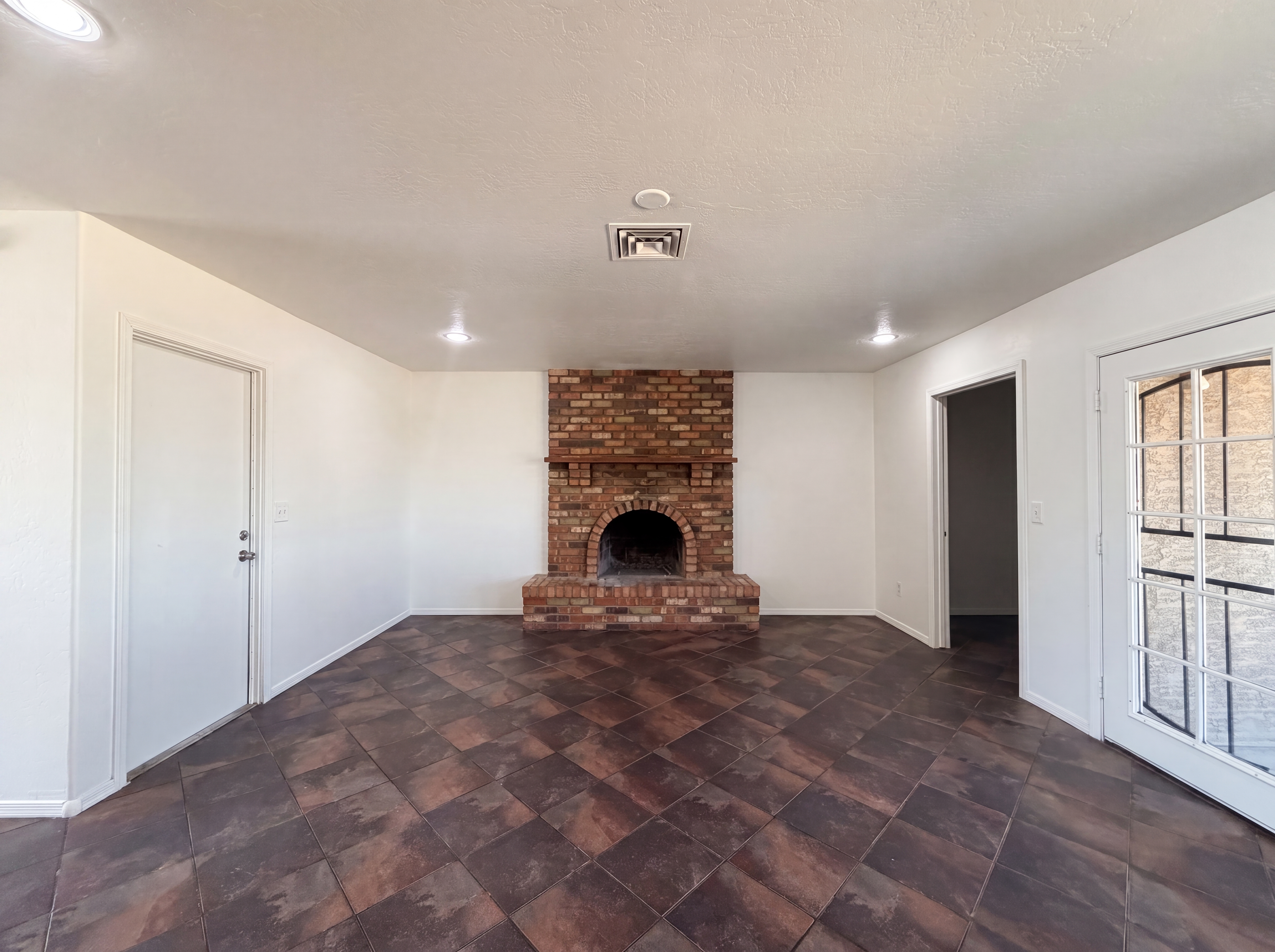 Photo 3 of 20 of 2702 W Carter Dr, Tempe, AZ