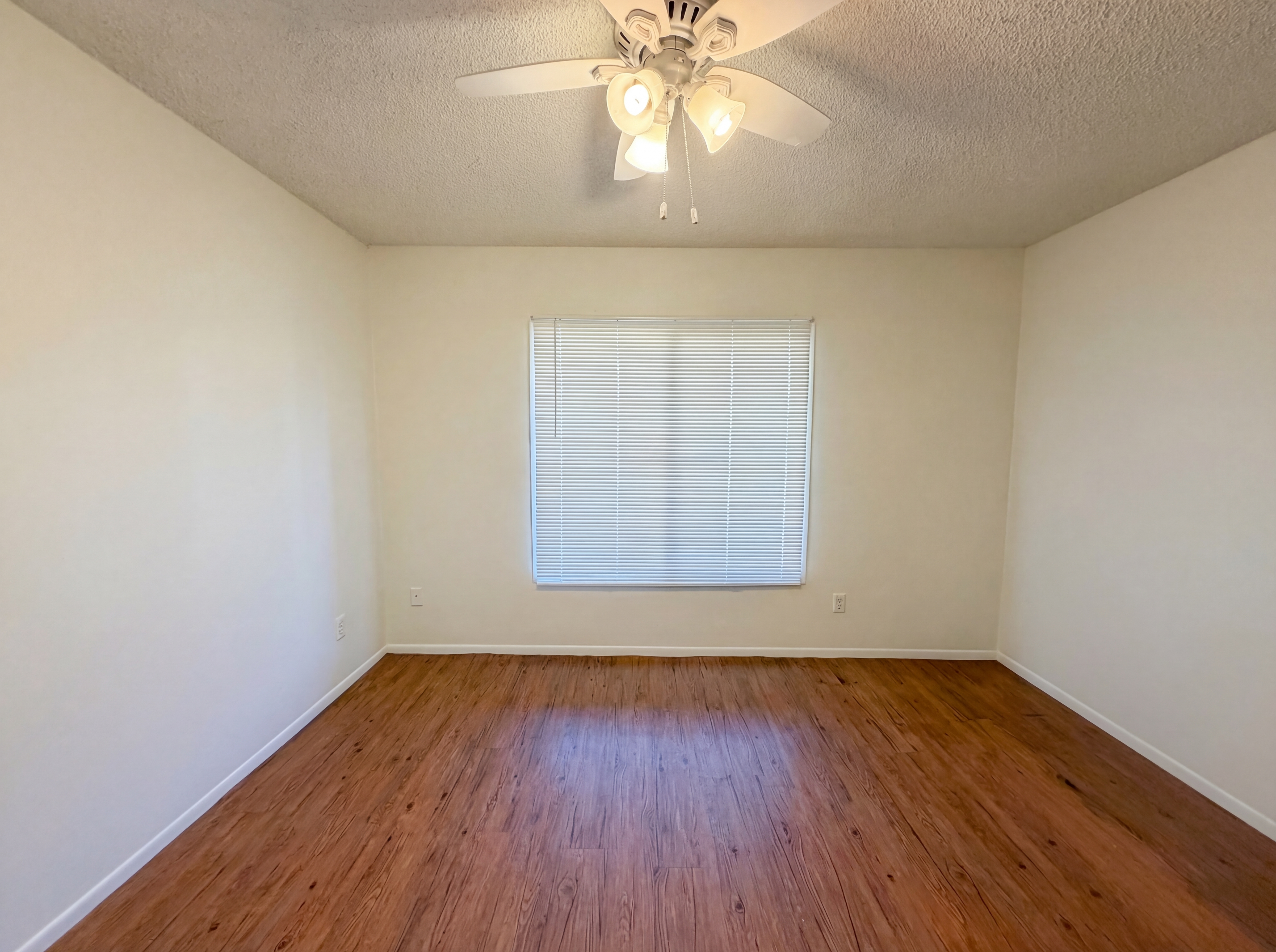 Photo 4 of 22 of 5406 W El Caminito Dr, Glendale, AZ